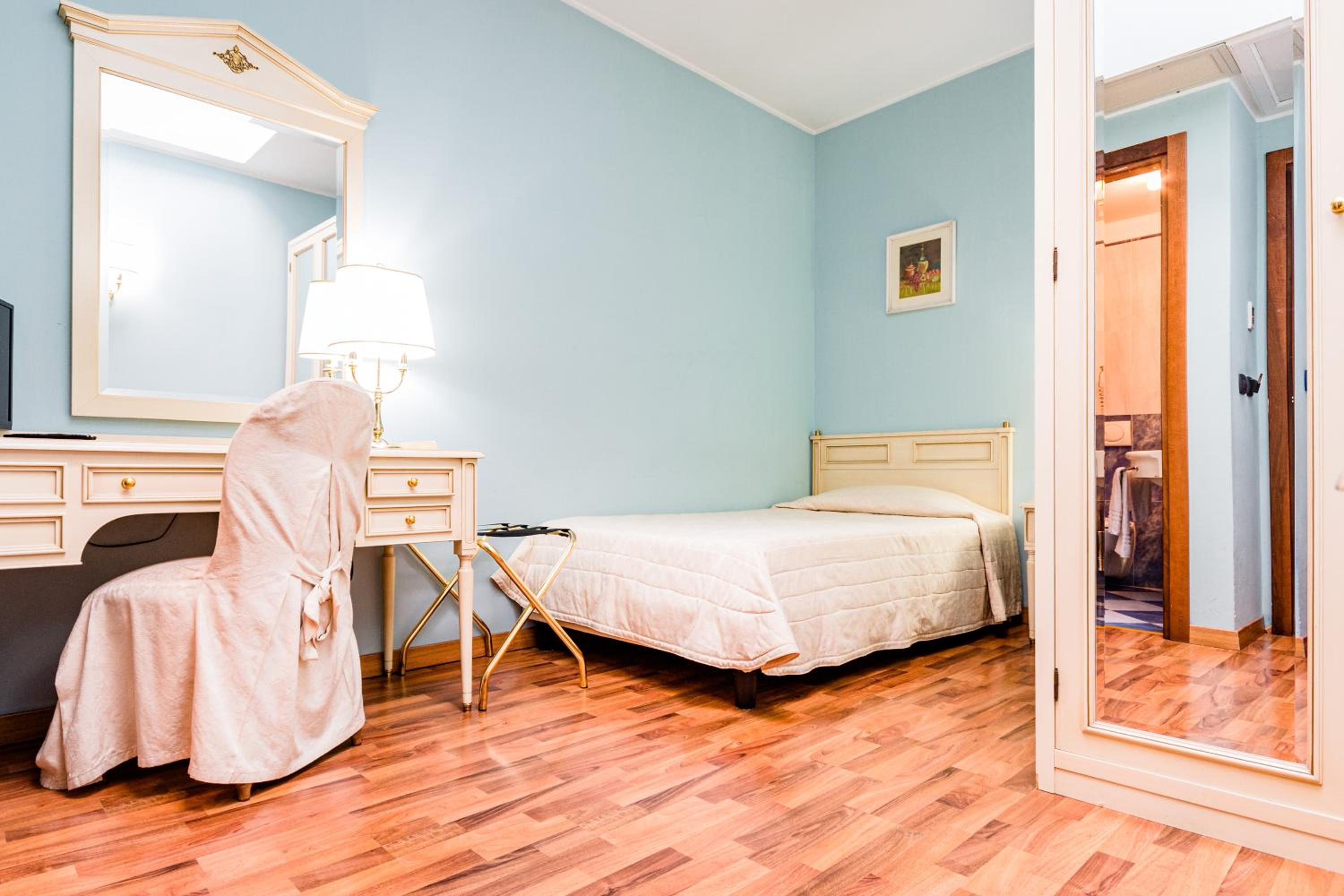 Deluxe Single Room