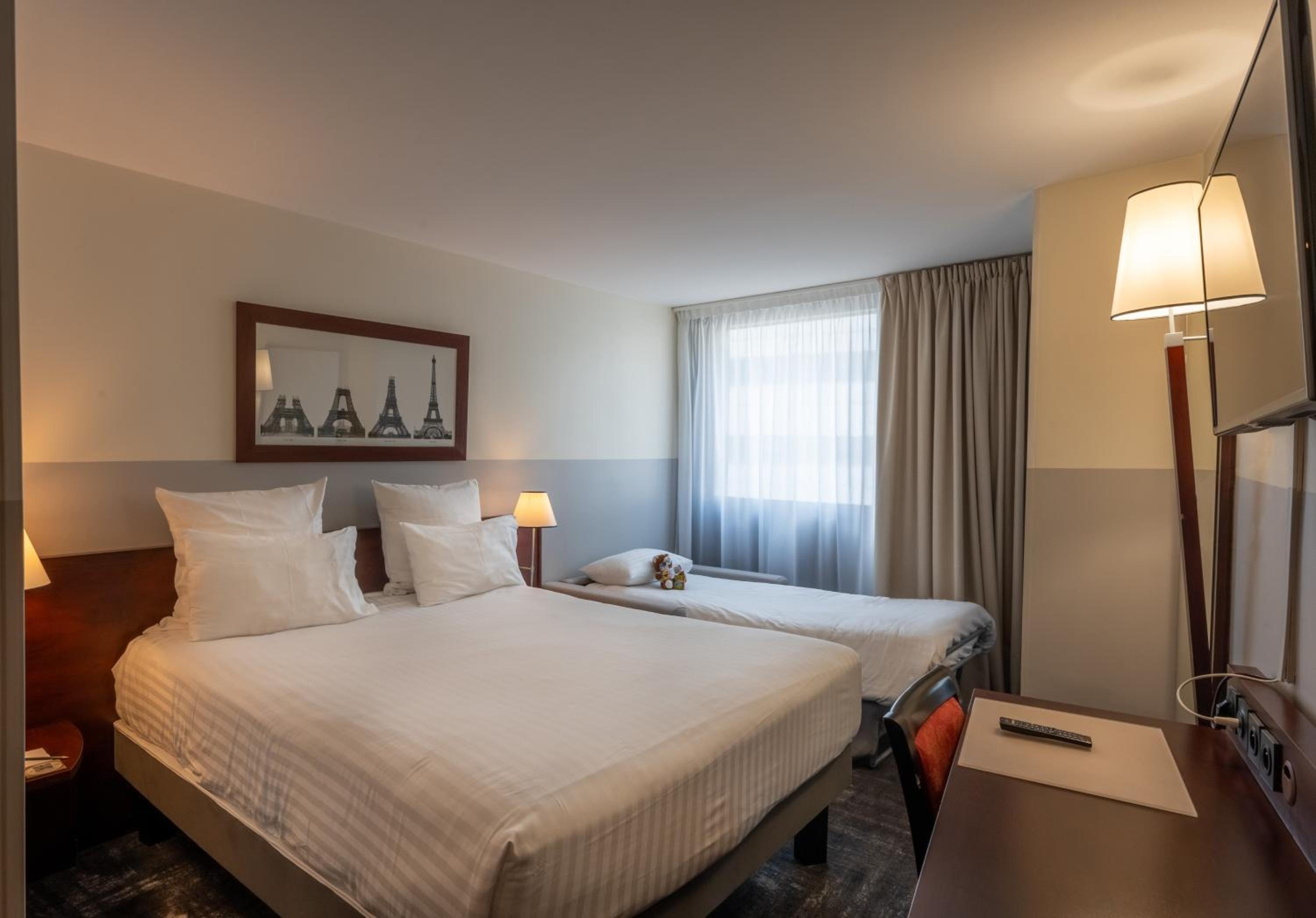 Superior Room with One Double Bed and One Single Bed