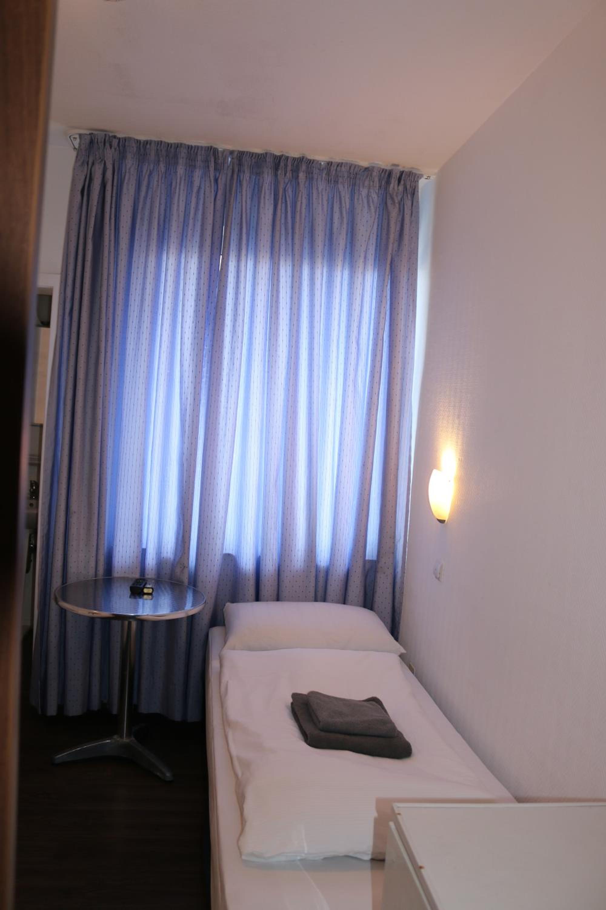 Double or Twin Room with Private Bathroom in Hallway