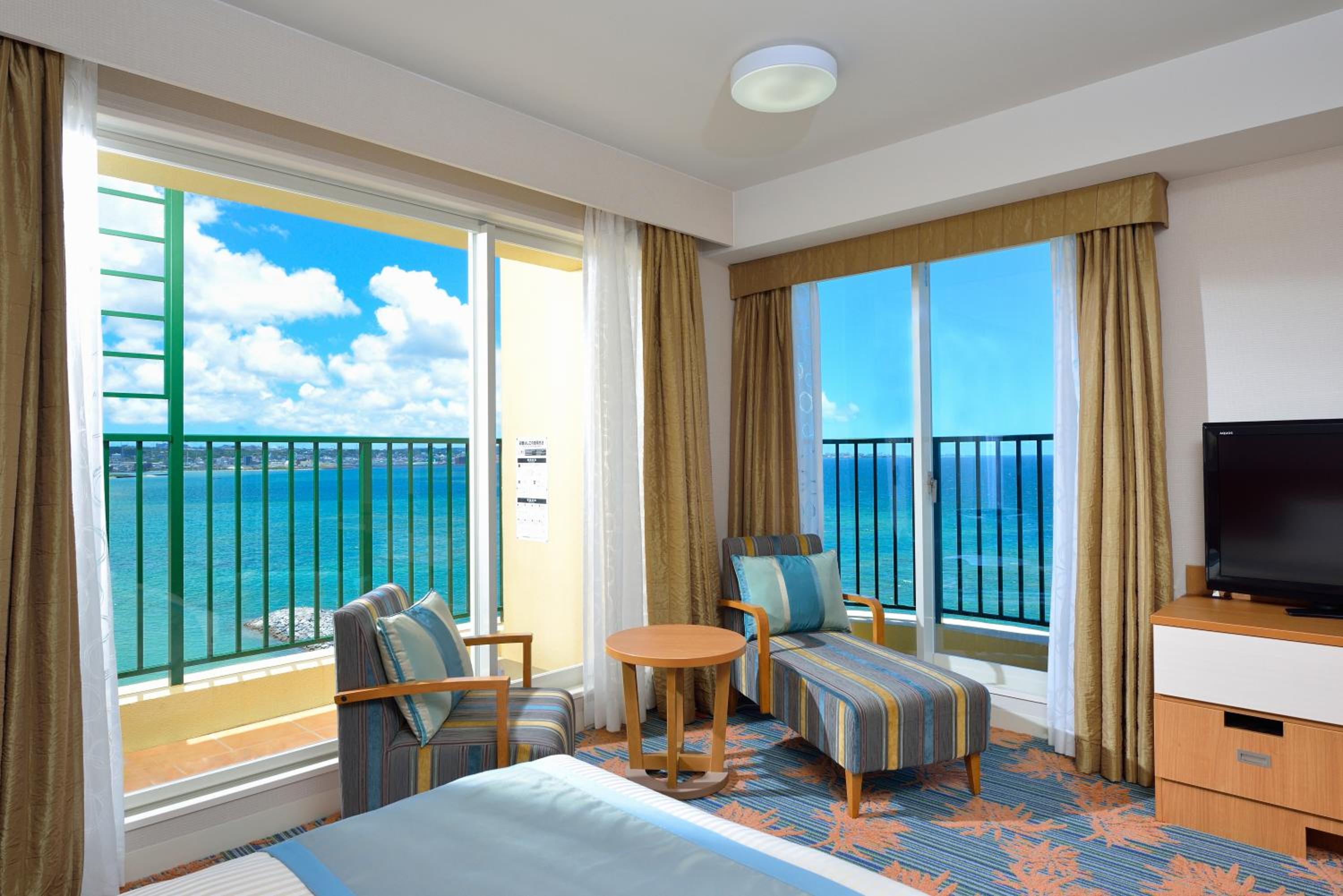 Premier Twin Room with Sea View- Non-Smoking