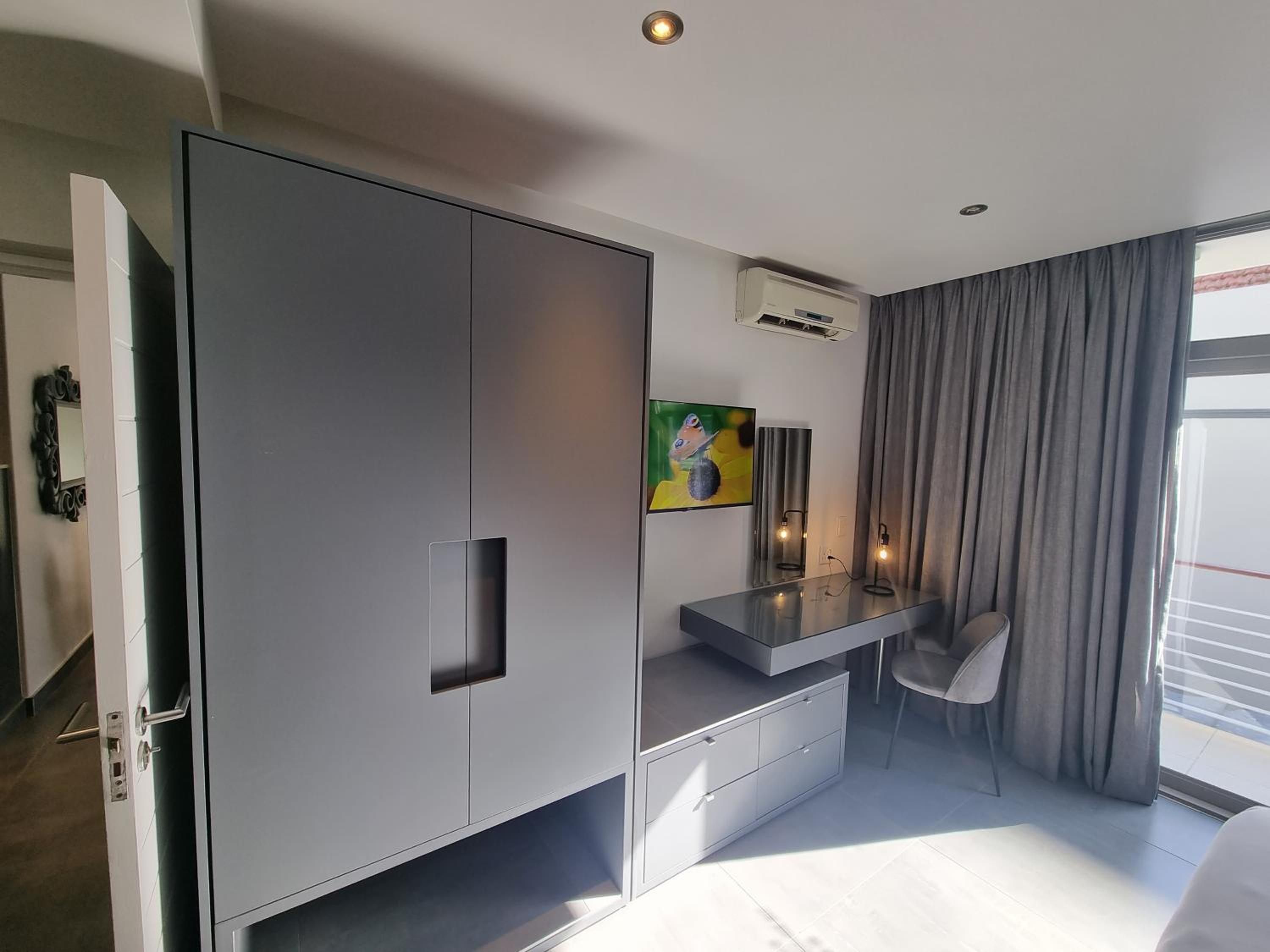 Luxury Suite with Balcony