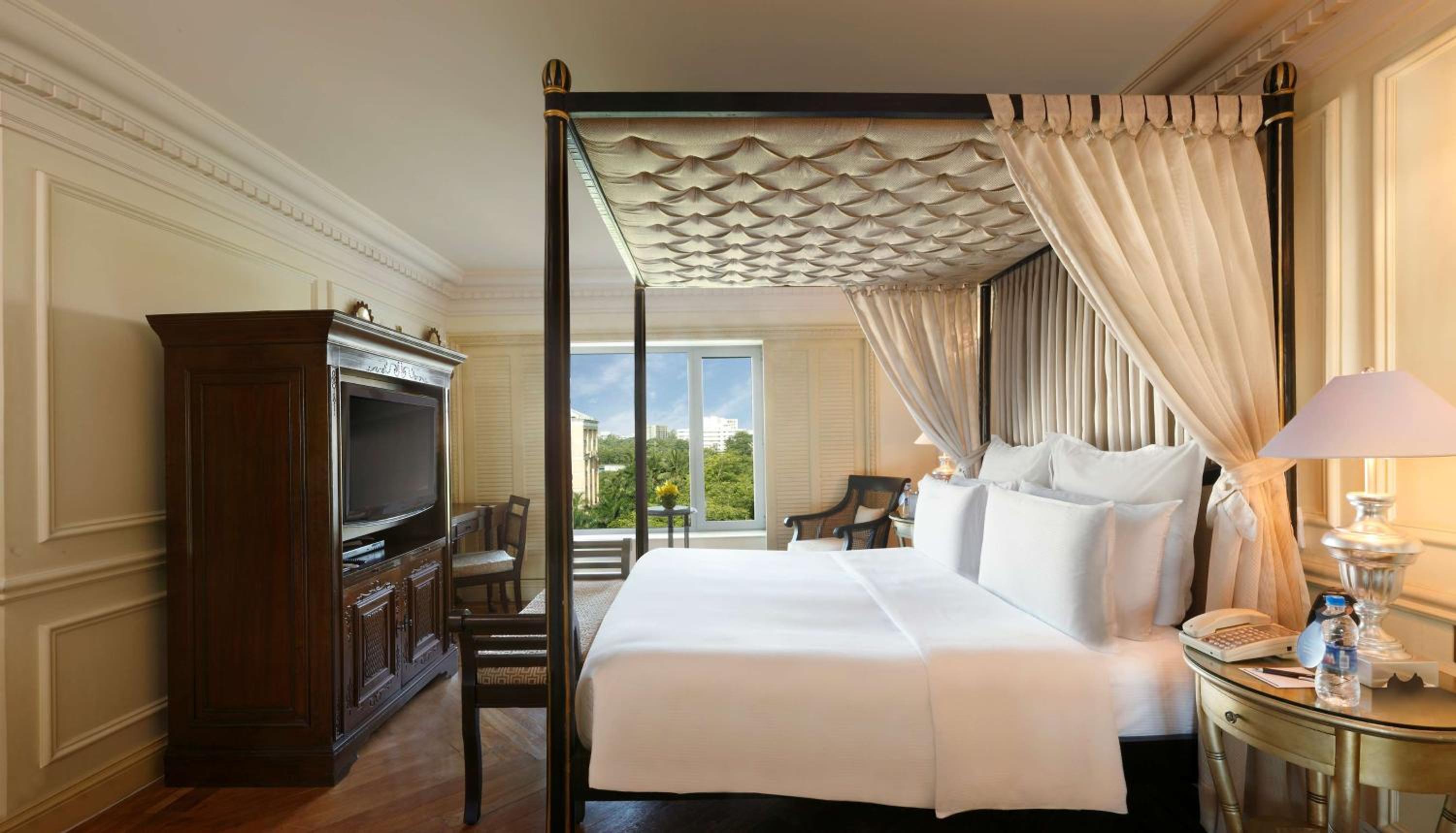 King Majestic Suite with Access to Executive Lounge