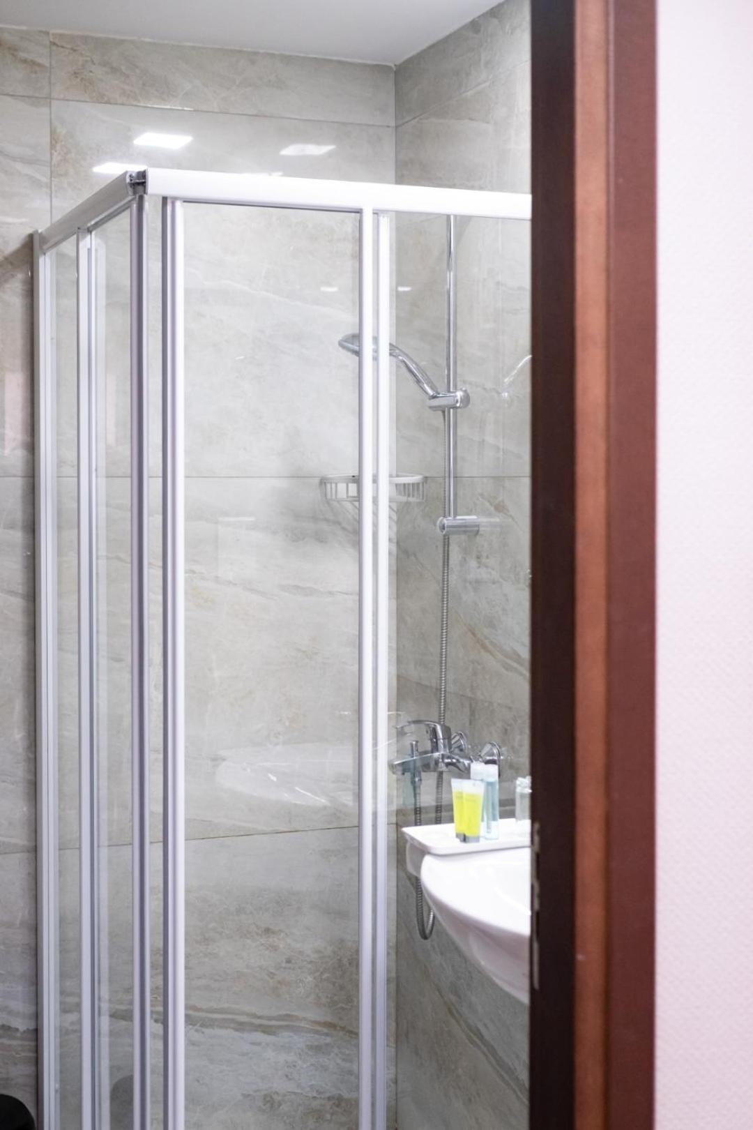 Family Room (2 Adults + 1 Child)