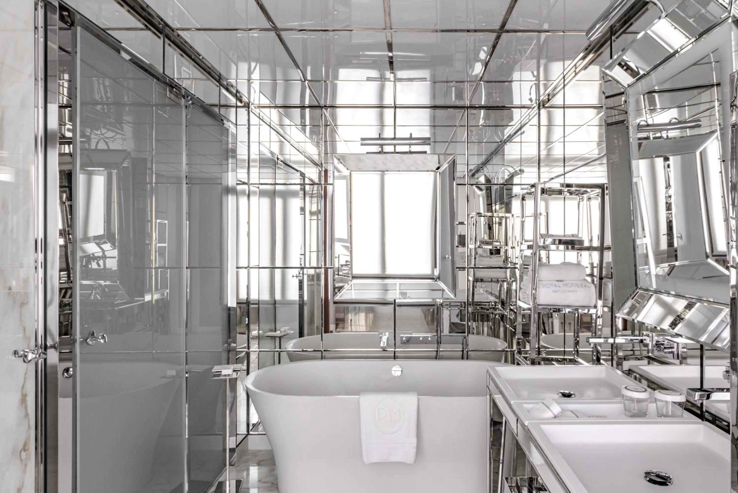 Deluxe Collection Room