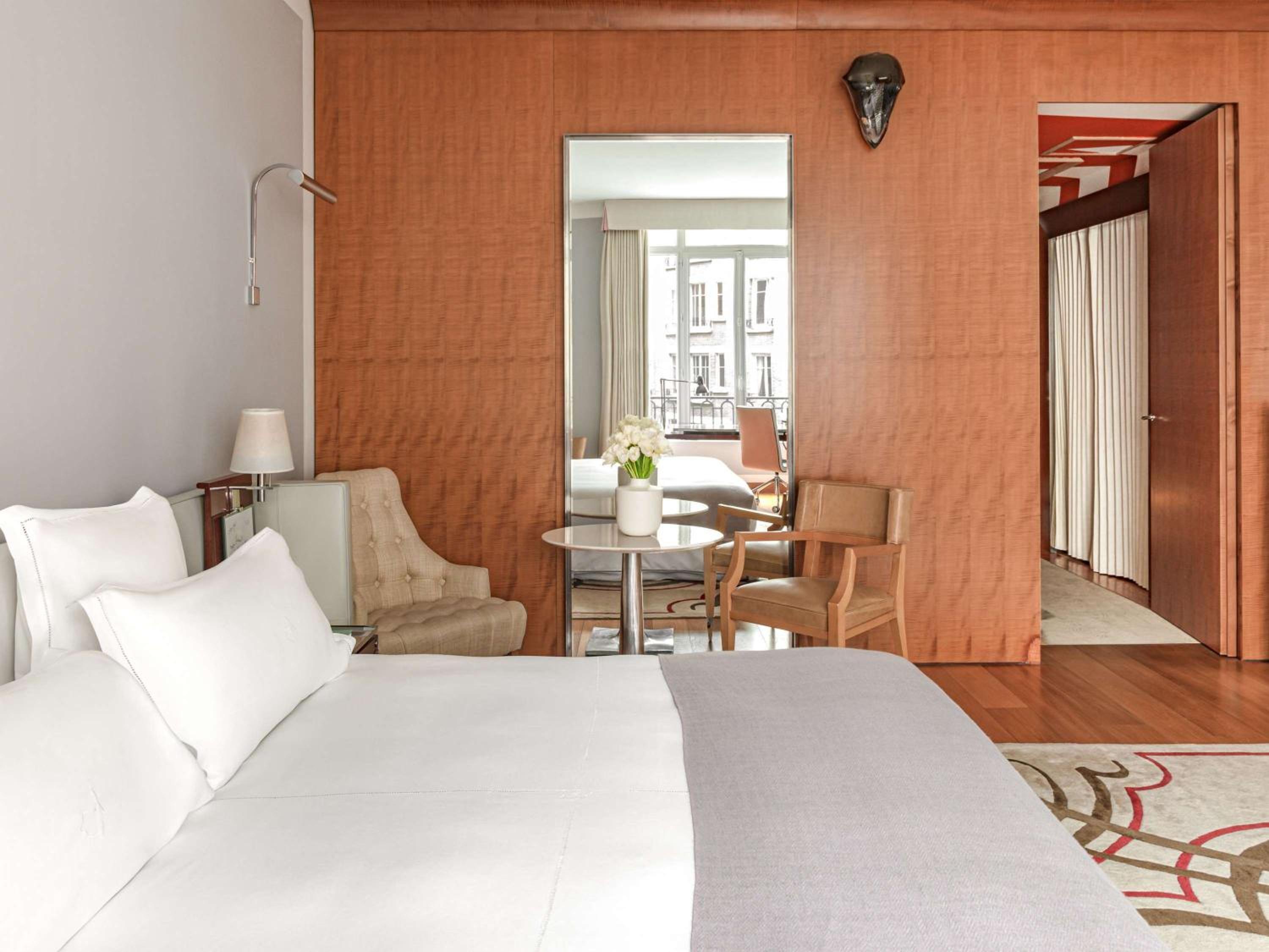 Deluxe Collection Room