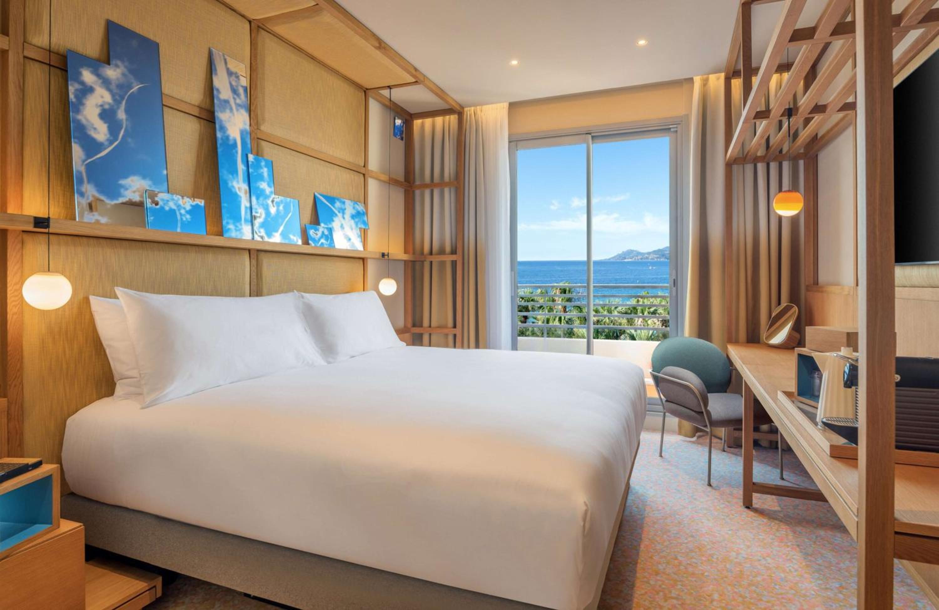 Deluxe King Room with Sea View