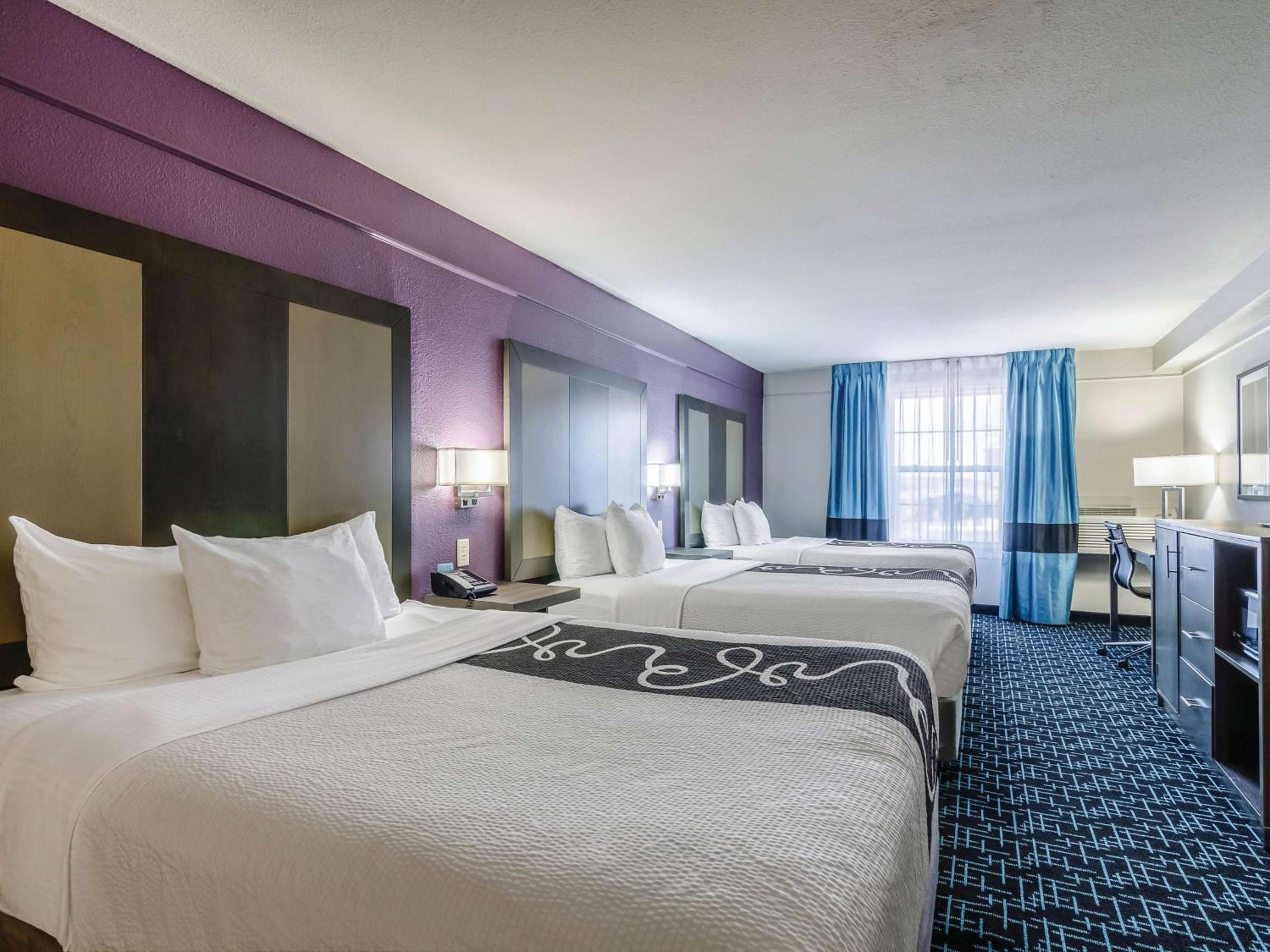 Deluxe Family Studio Suite with Three Queen Beds - Non-Smoking
