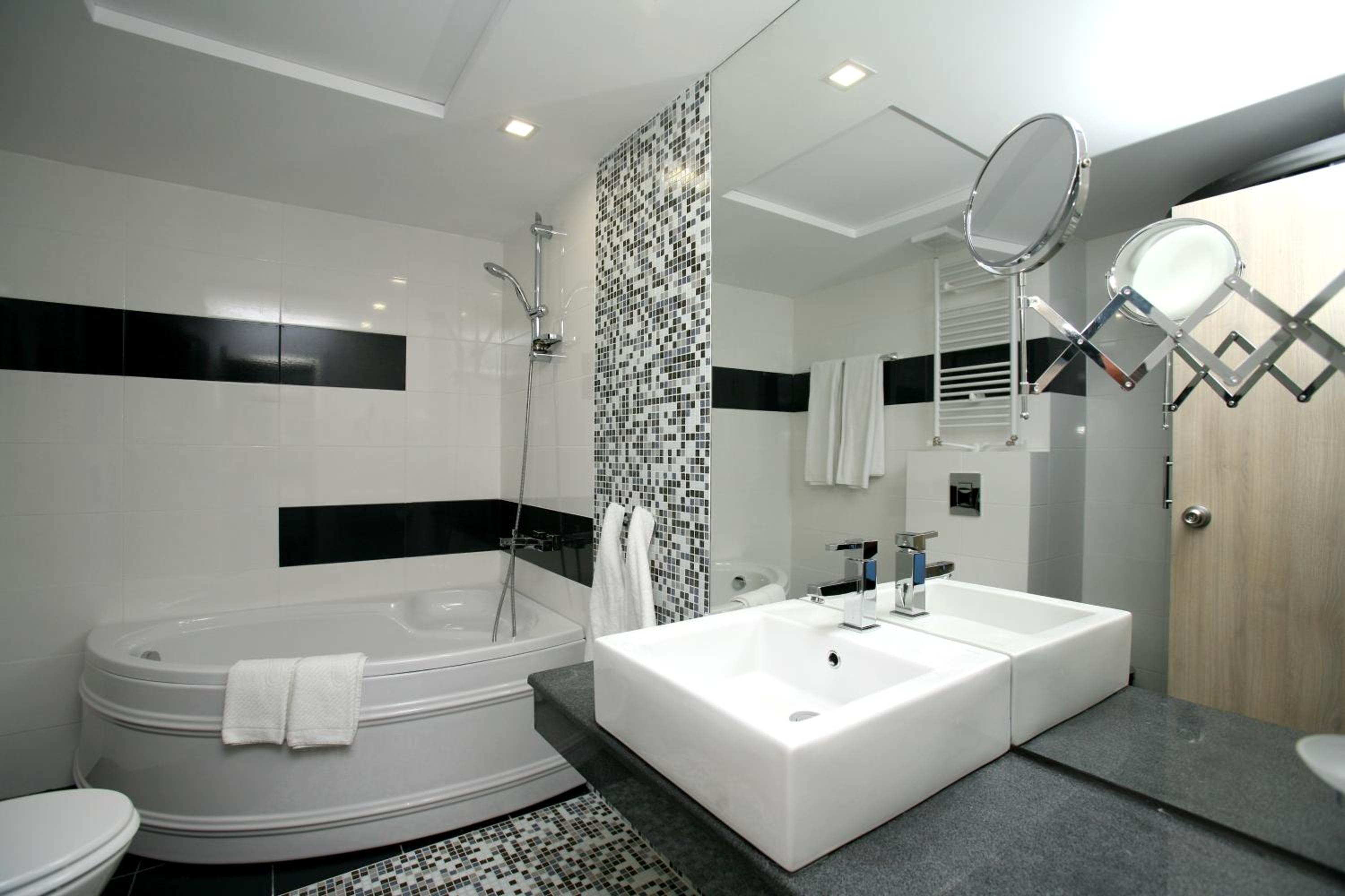 Executive Junior Suite with River View and Free Parking