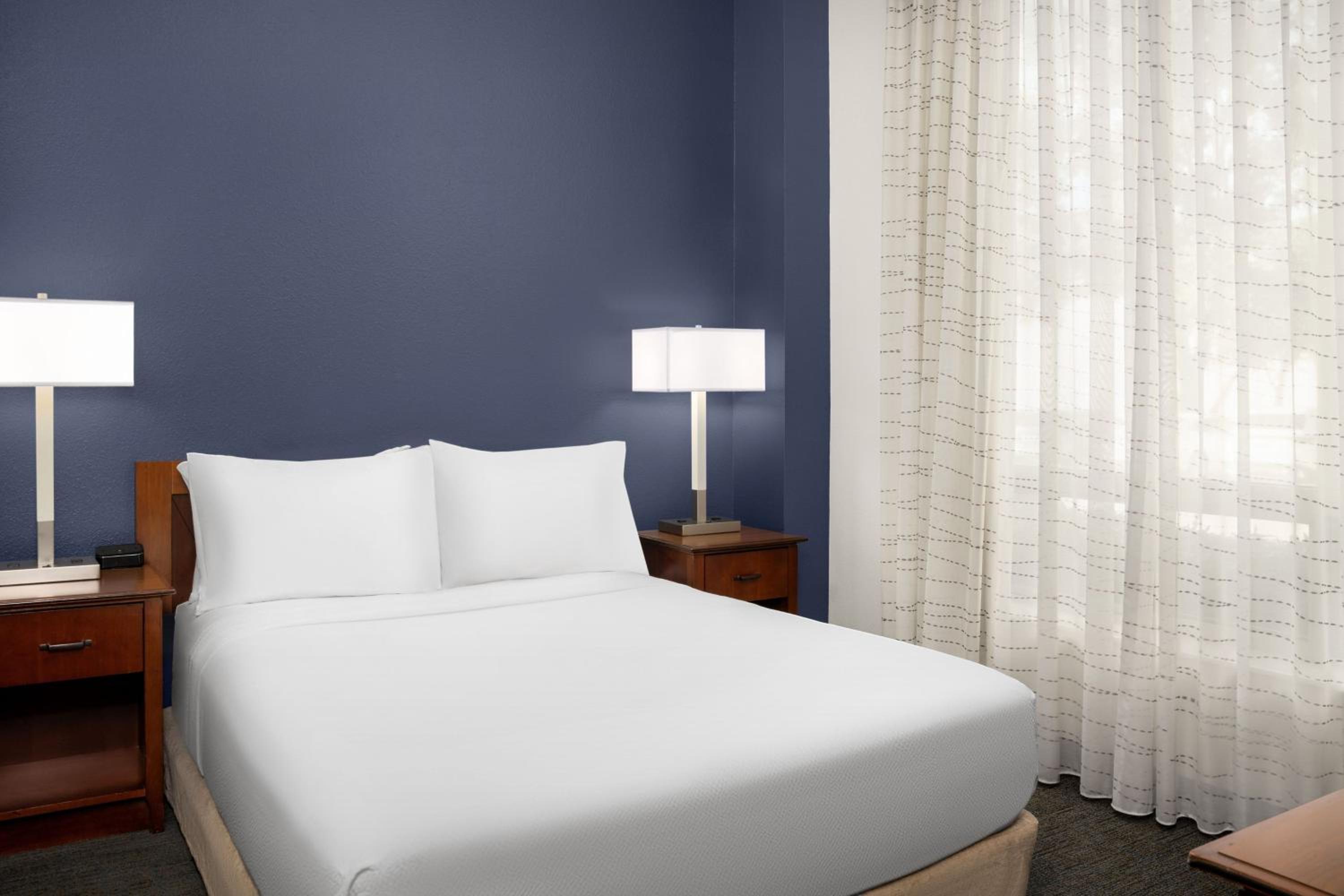 One-Bedroom Queen Suite