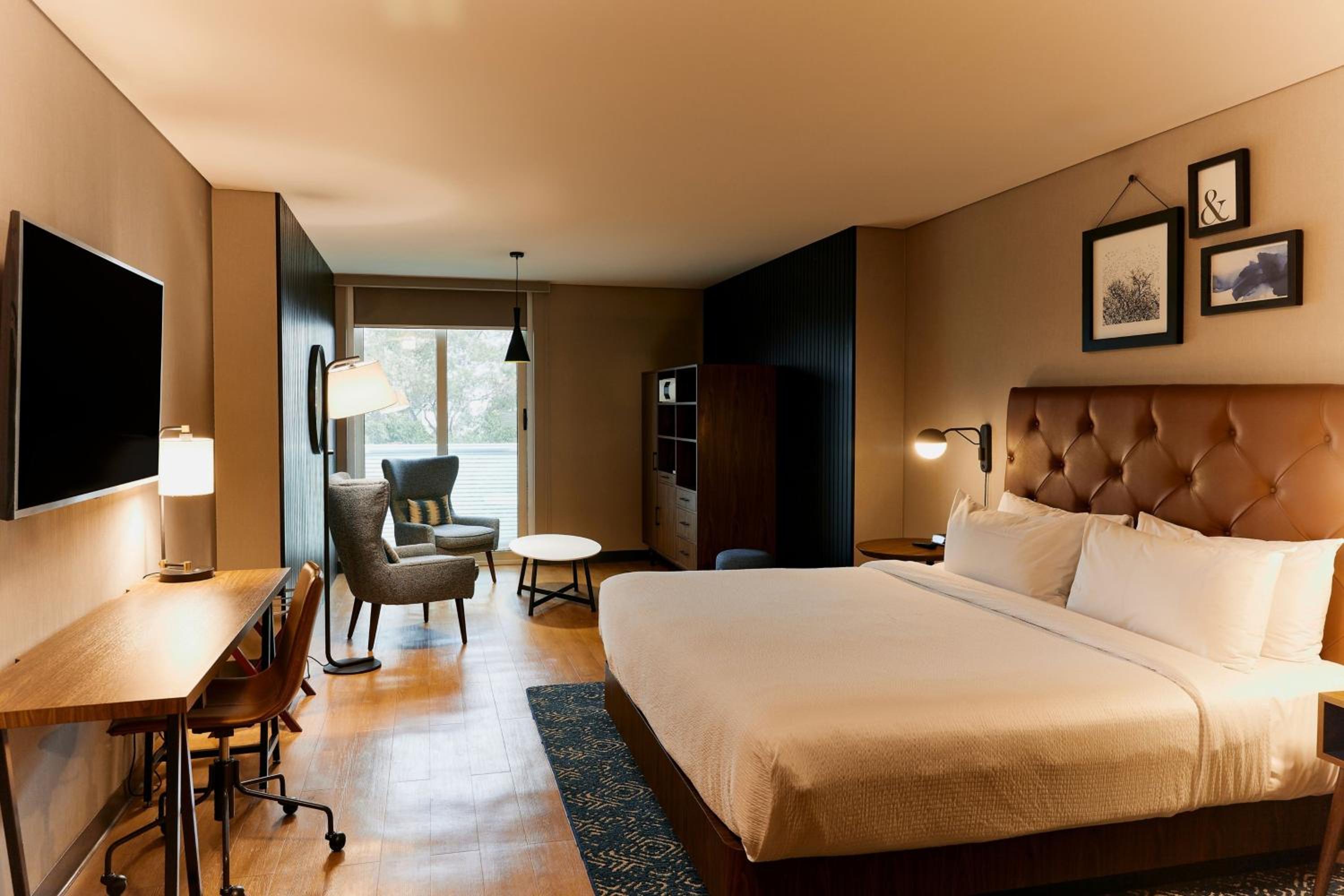Junior King Suite