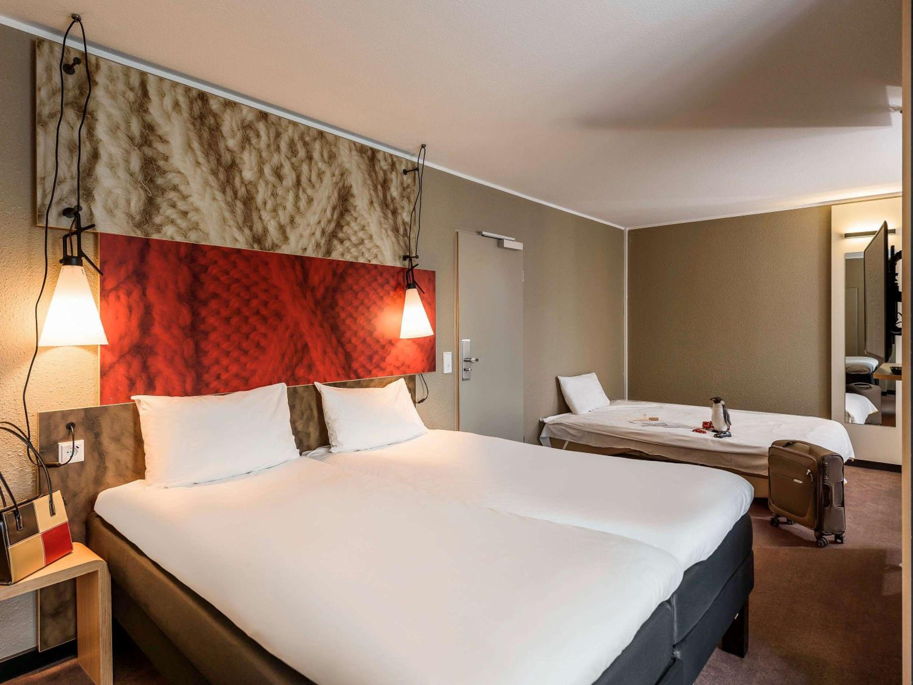 Junior Suite with Twin Beds and Sofa