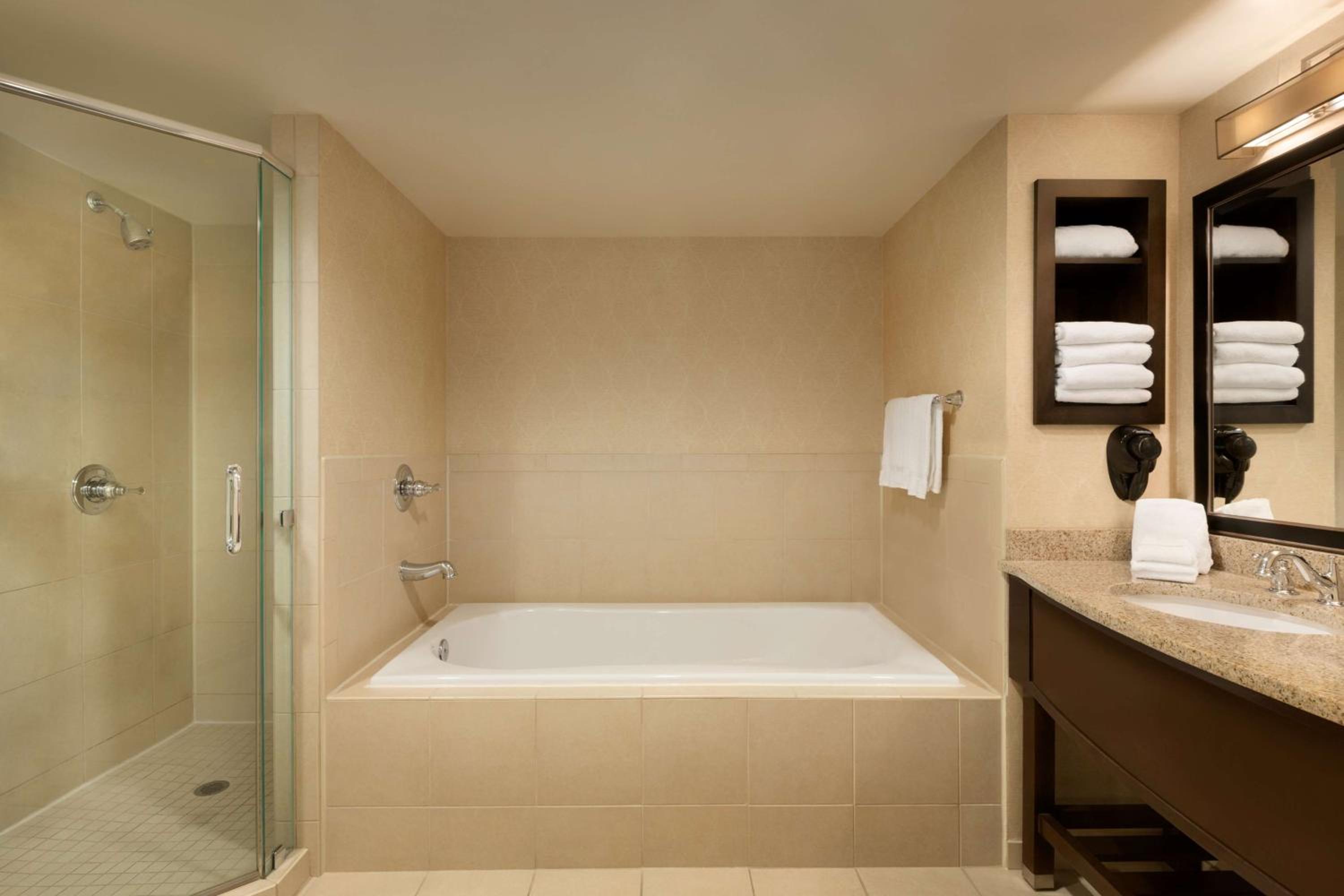 King Room With Spa Bath And City View