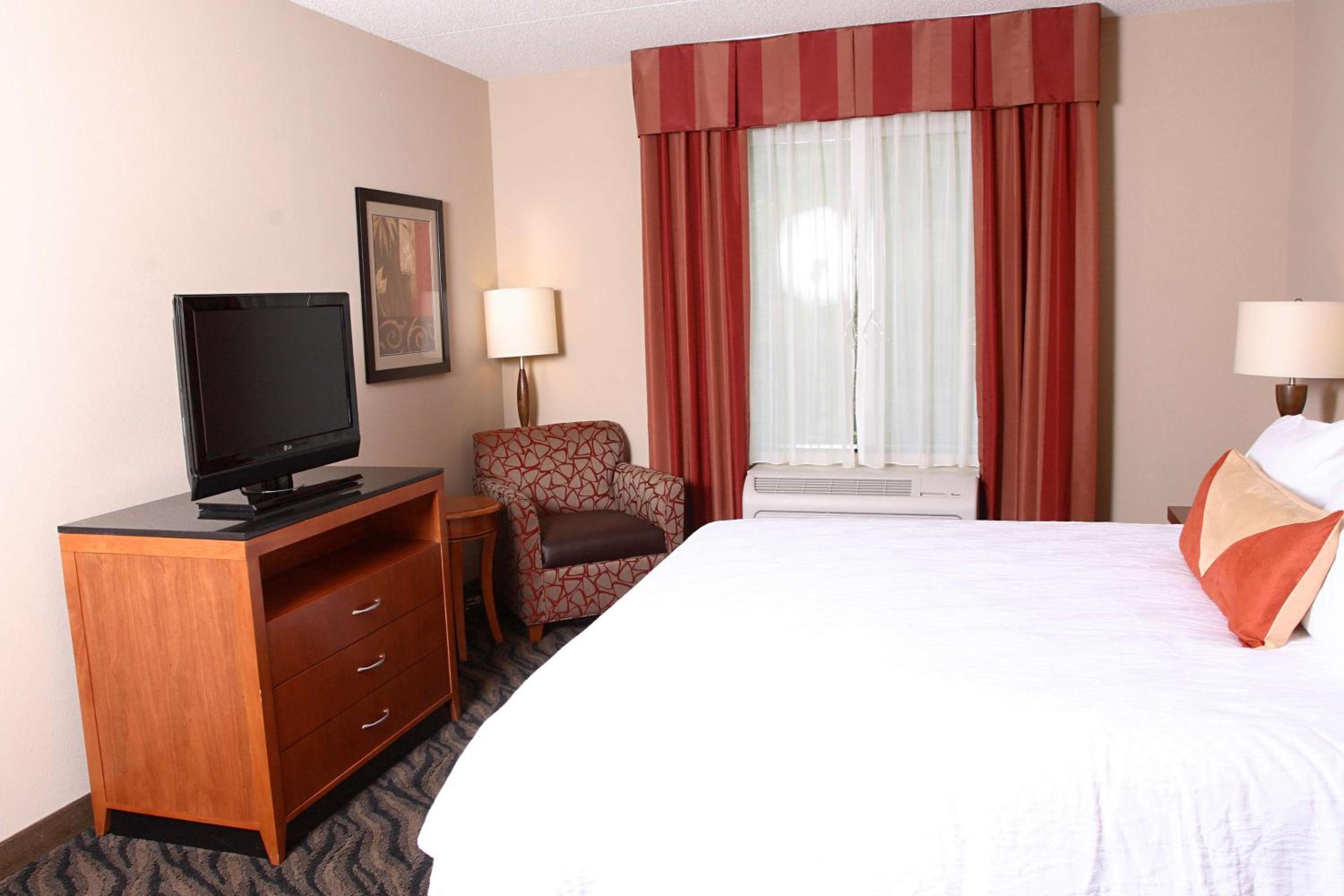 Deluxe King Suite with Shower - Mobility and Hearing Access
