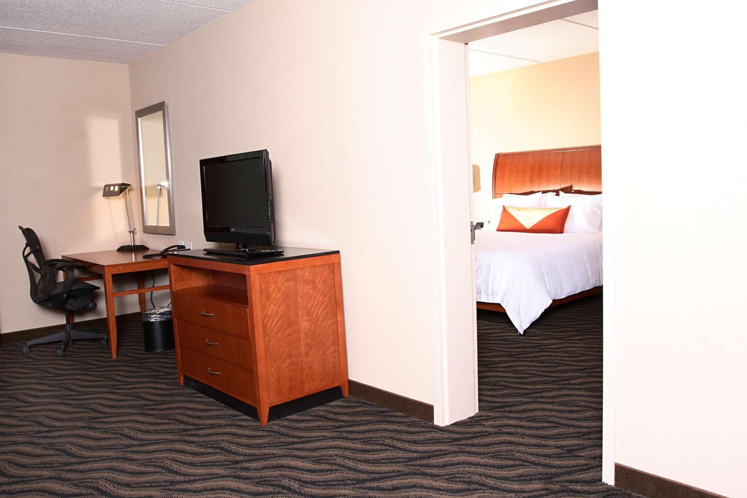 Deluxe King Suite with Shower - Mobility and Hearing Access