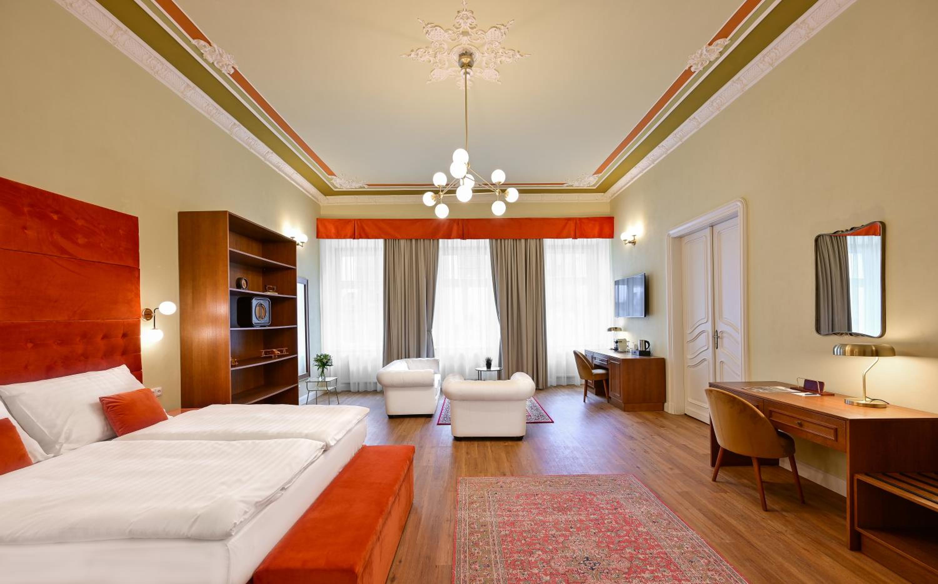 Superior Suite with Street View
