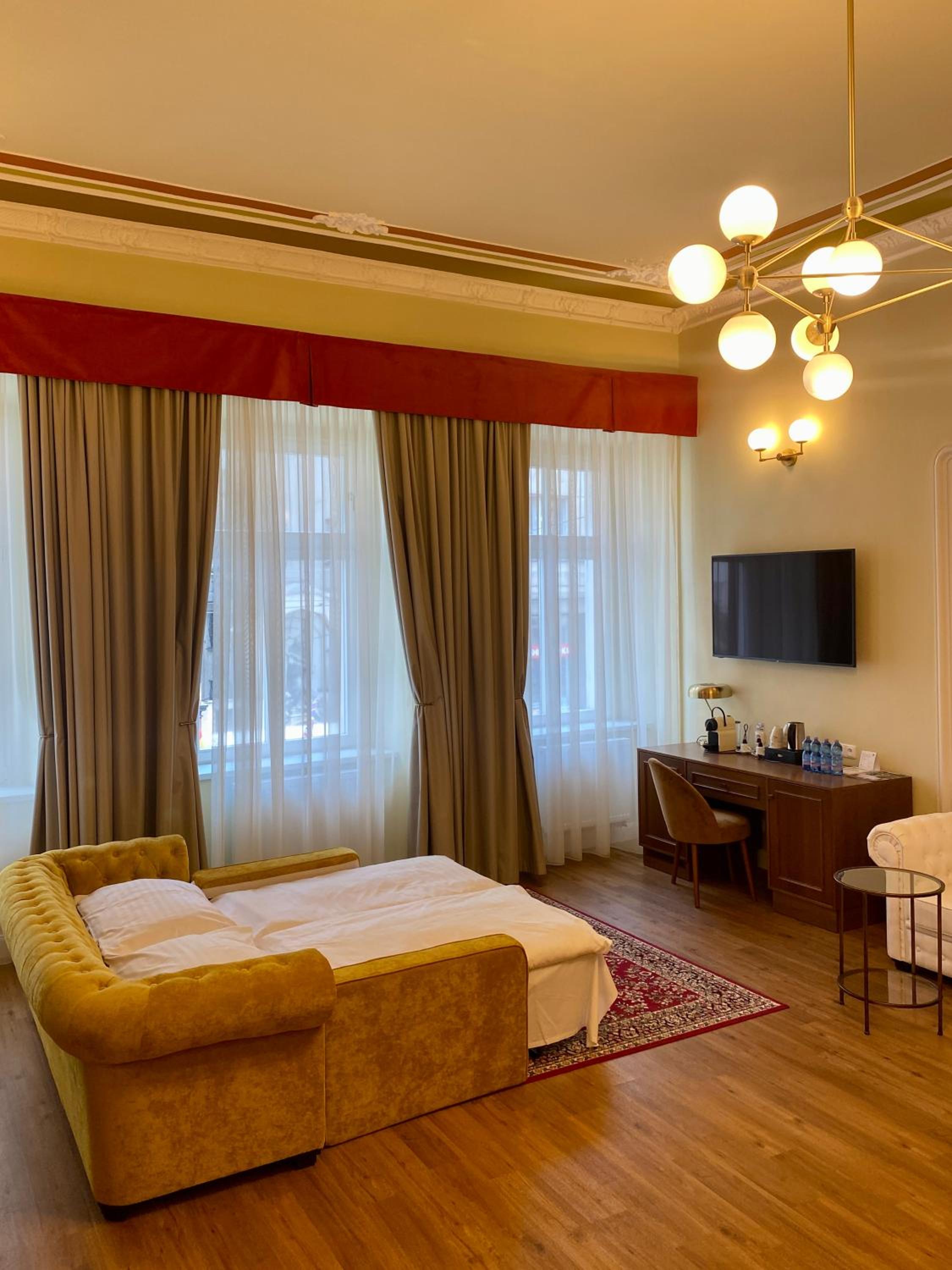 Superior Suite with Street View