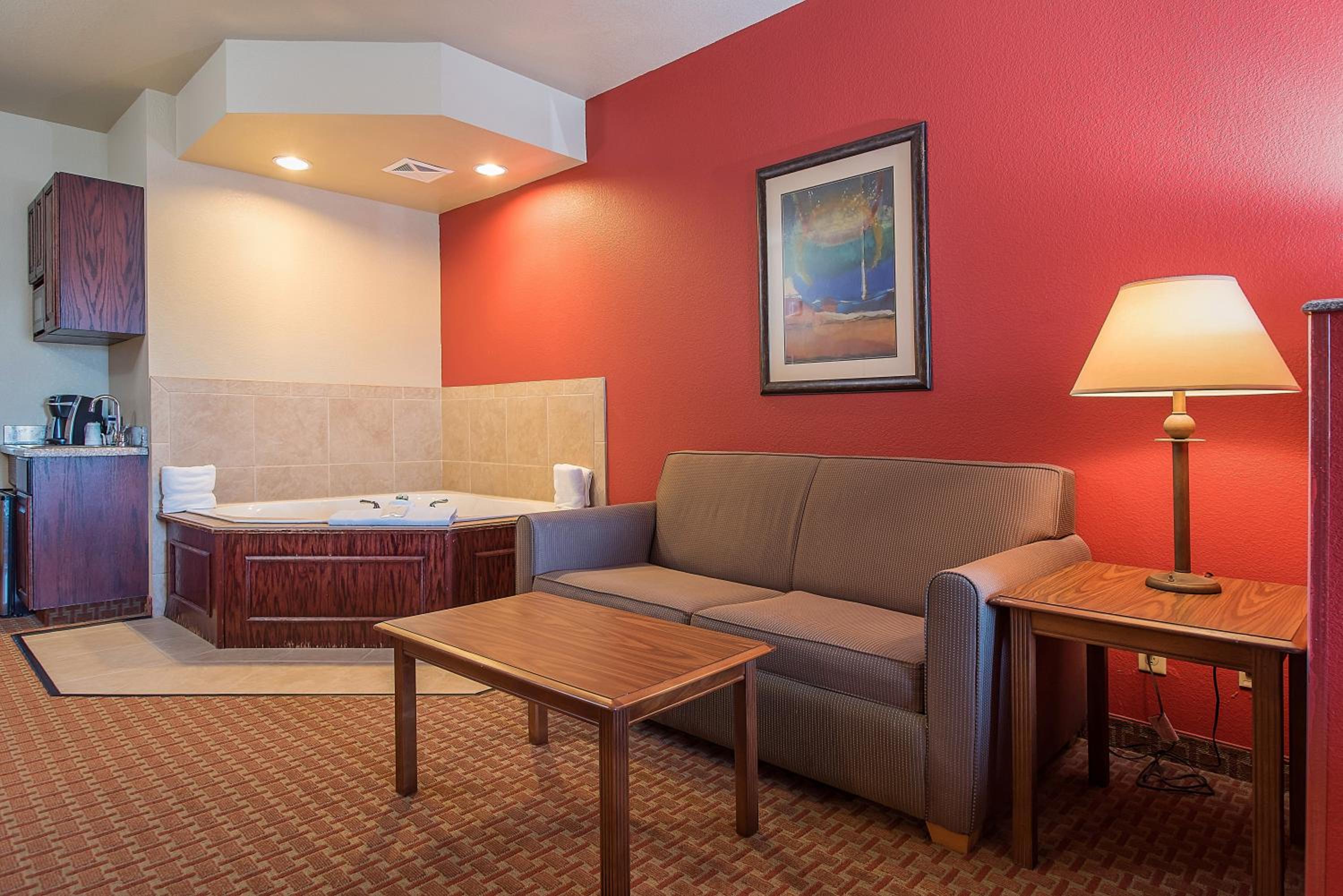 Deluxe King Studio Suite - Non-Smoking