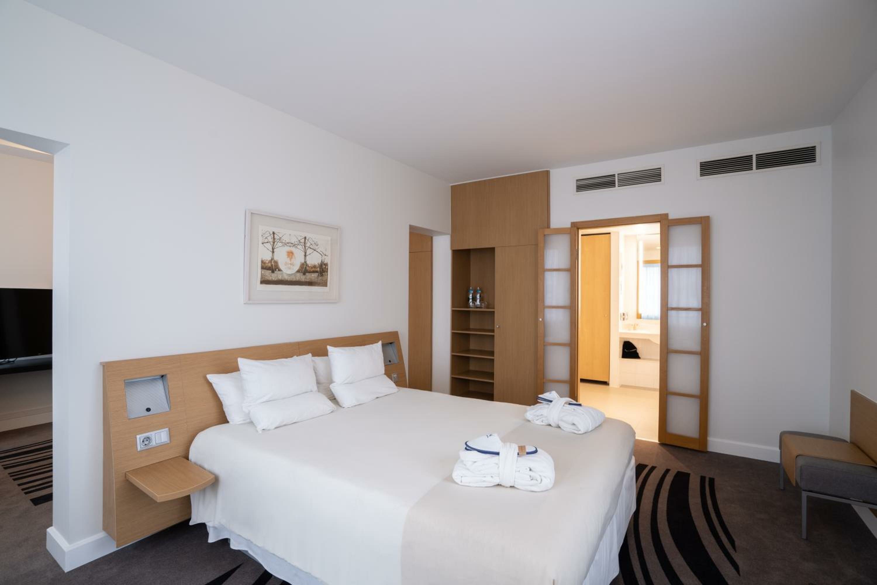 Queen Suite with Sofa in Living Room