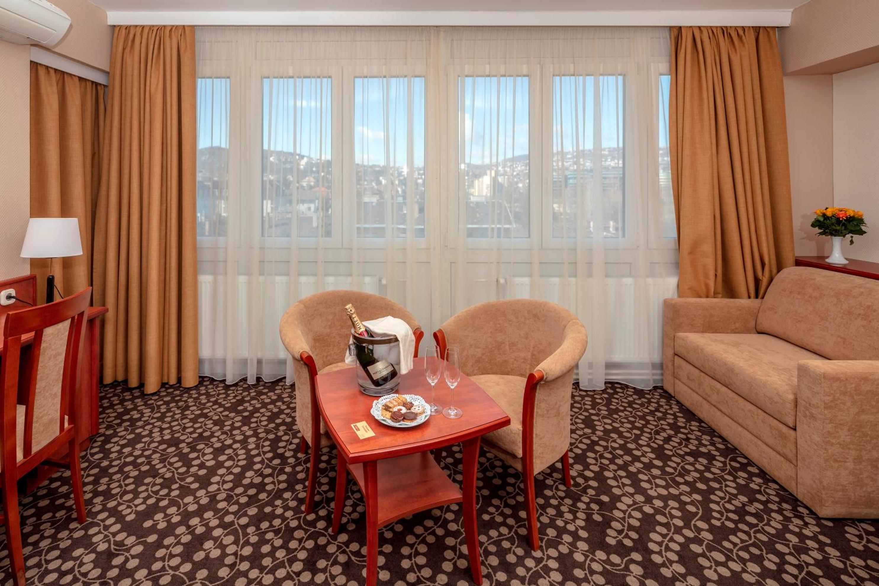 Deluxe Studio (3 Adults)