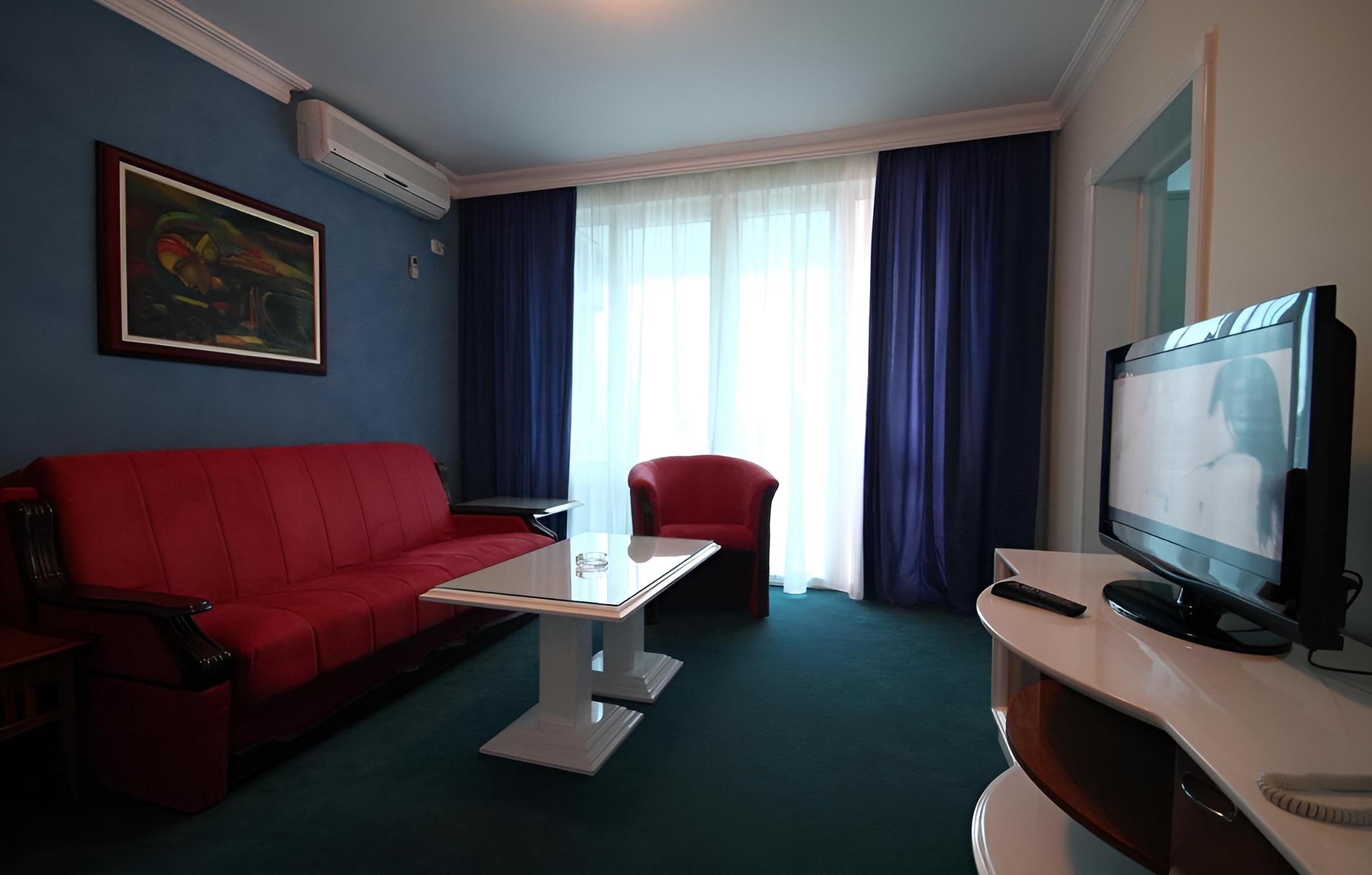 One-Bedroom Apartment (4 Adults)