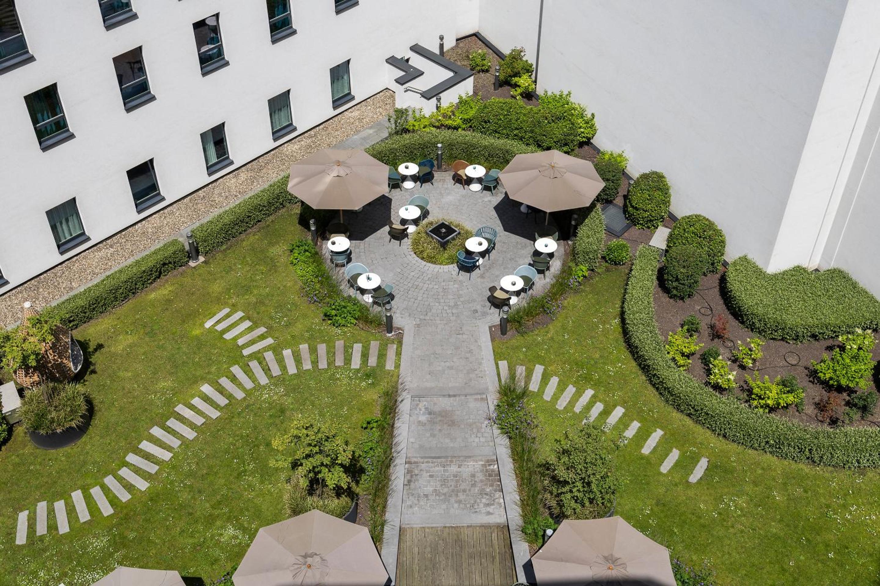 Queen Room with Garden View