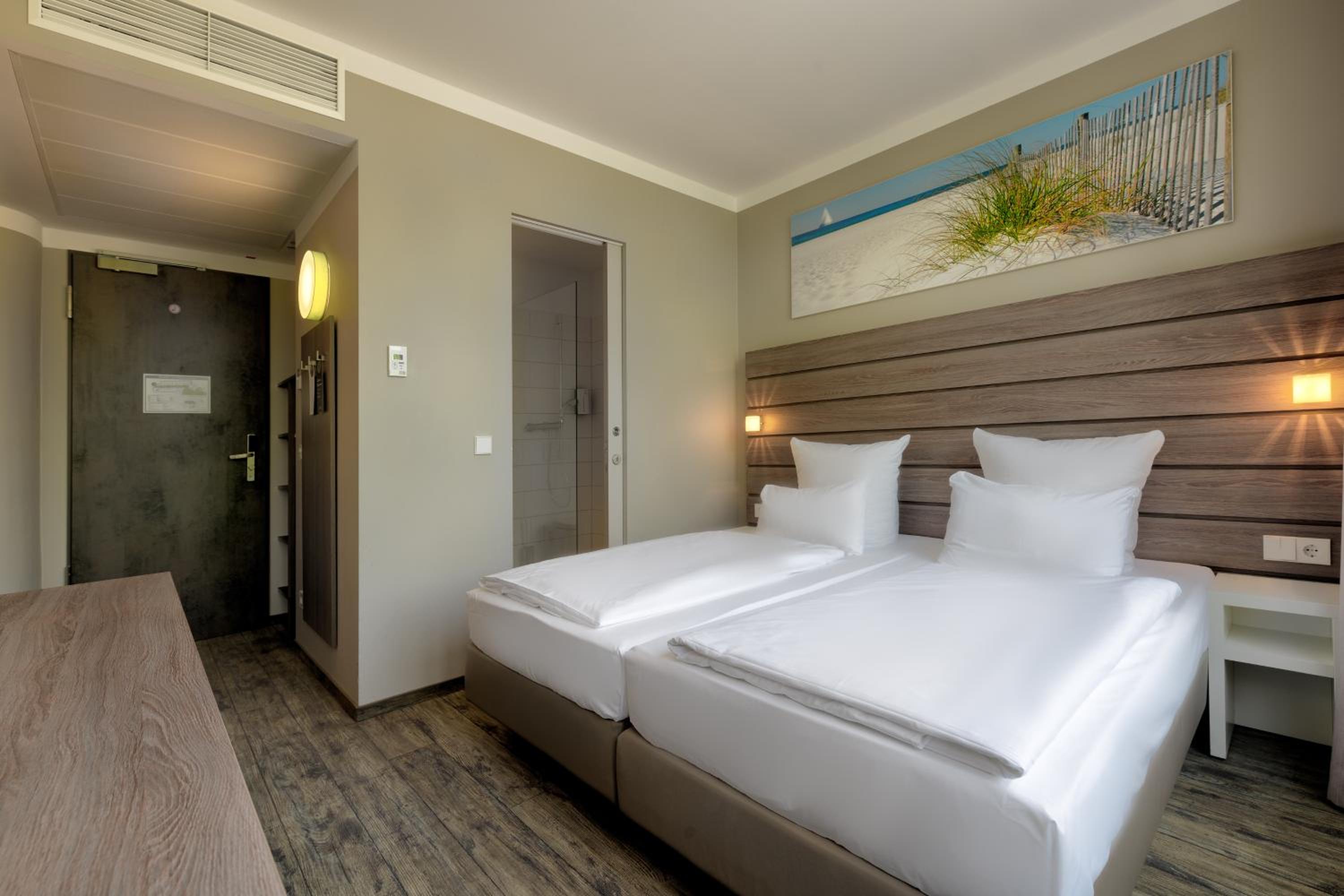 Standard Queen Room