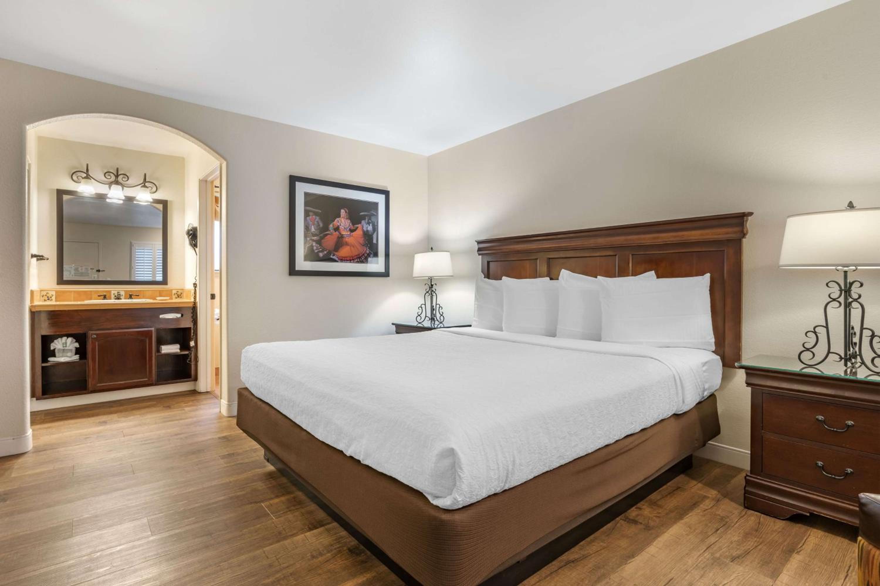 King Room with Sofa Bed and Spa Bath - Fireplace