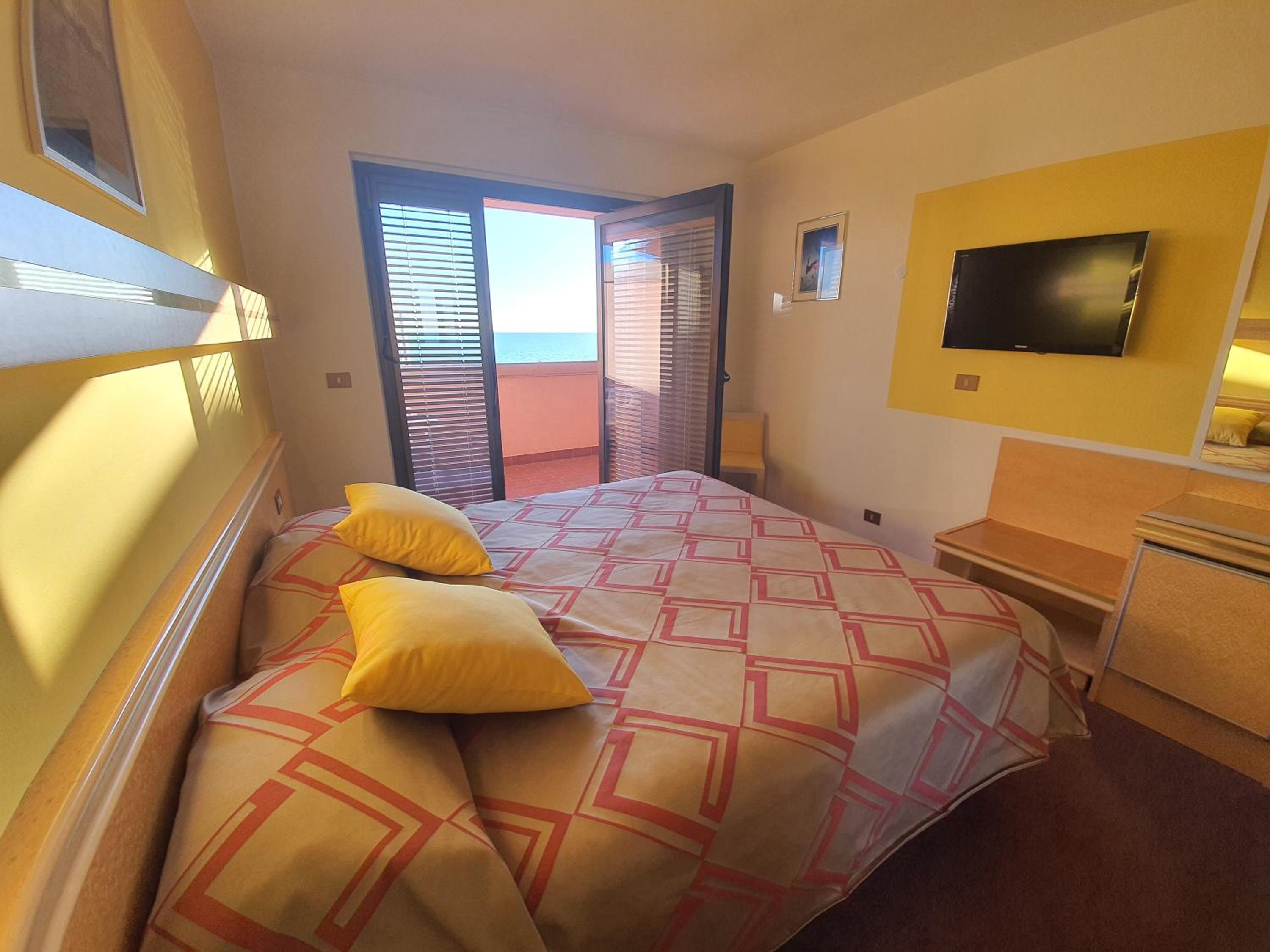 Double Room with Balcony and Sea View