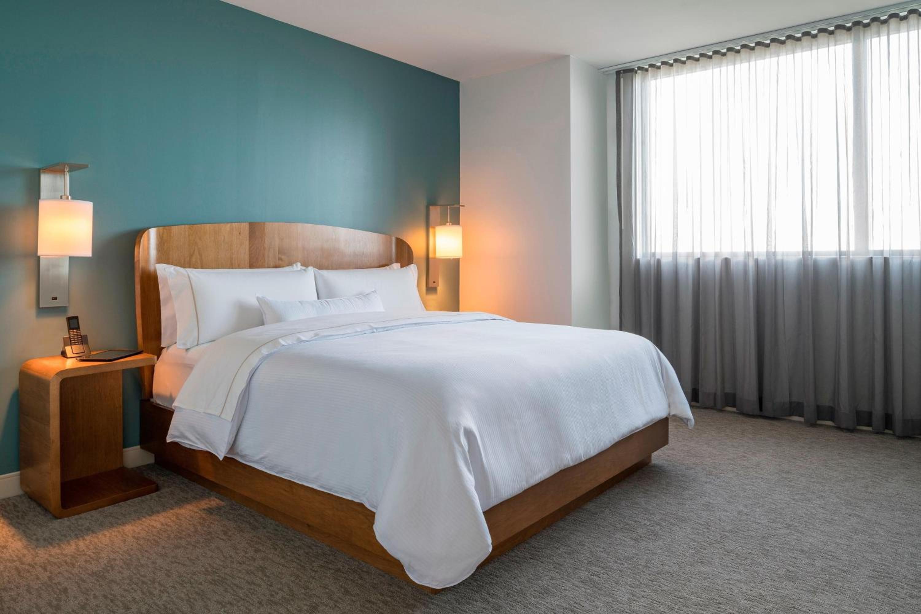 City Suite, 1 Bedroom Suite, 1 King, Sofa bed, City view