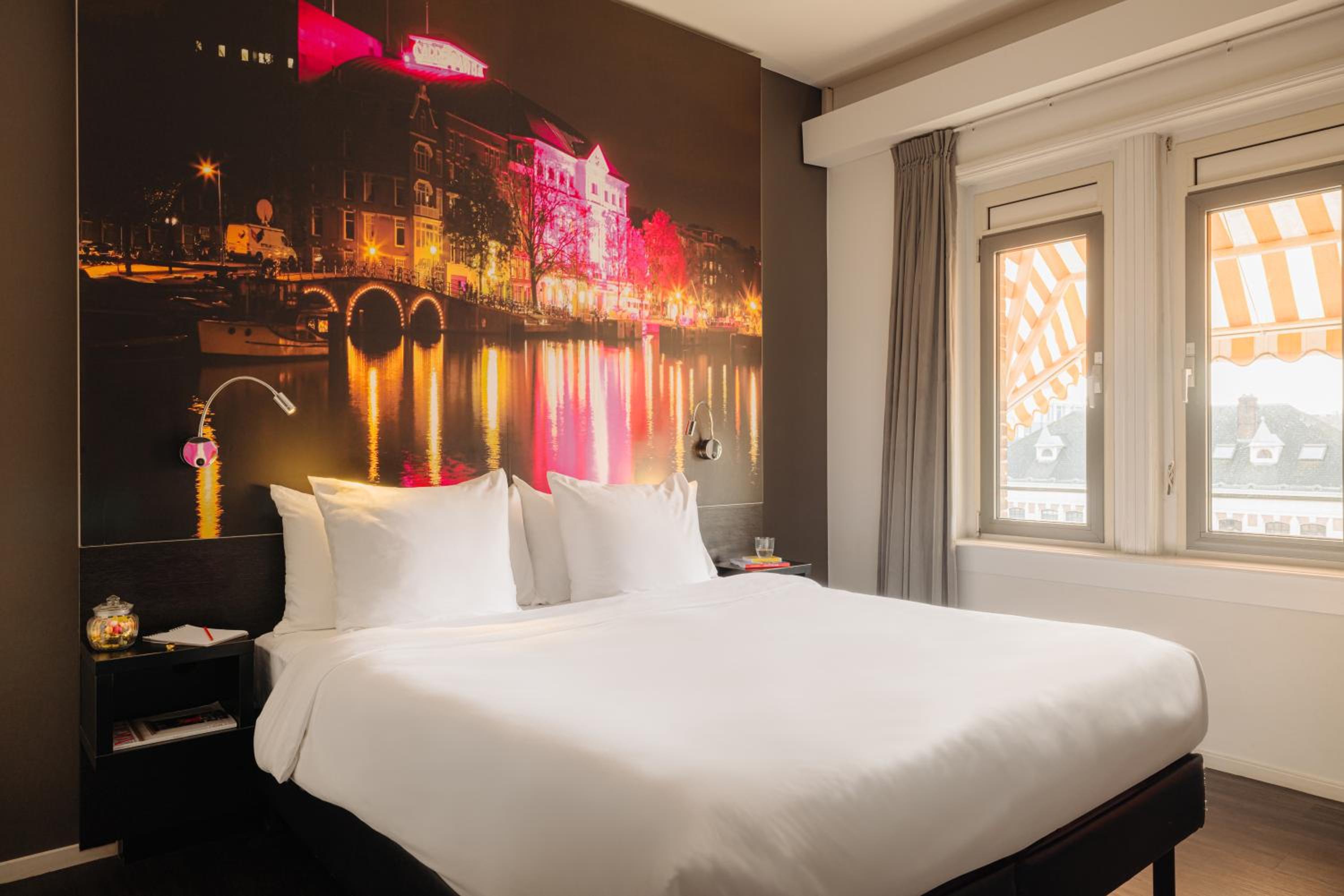 Superior Room 1 King Bed