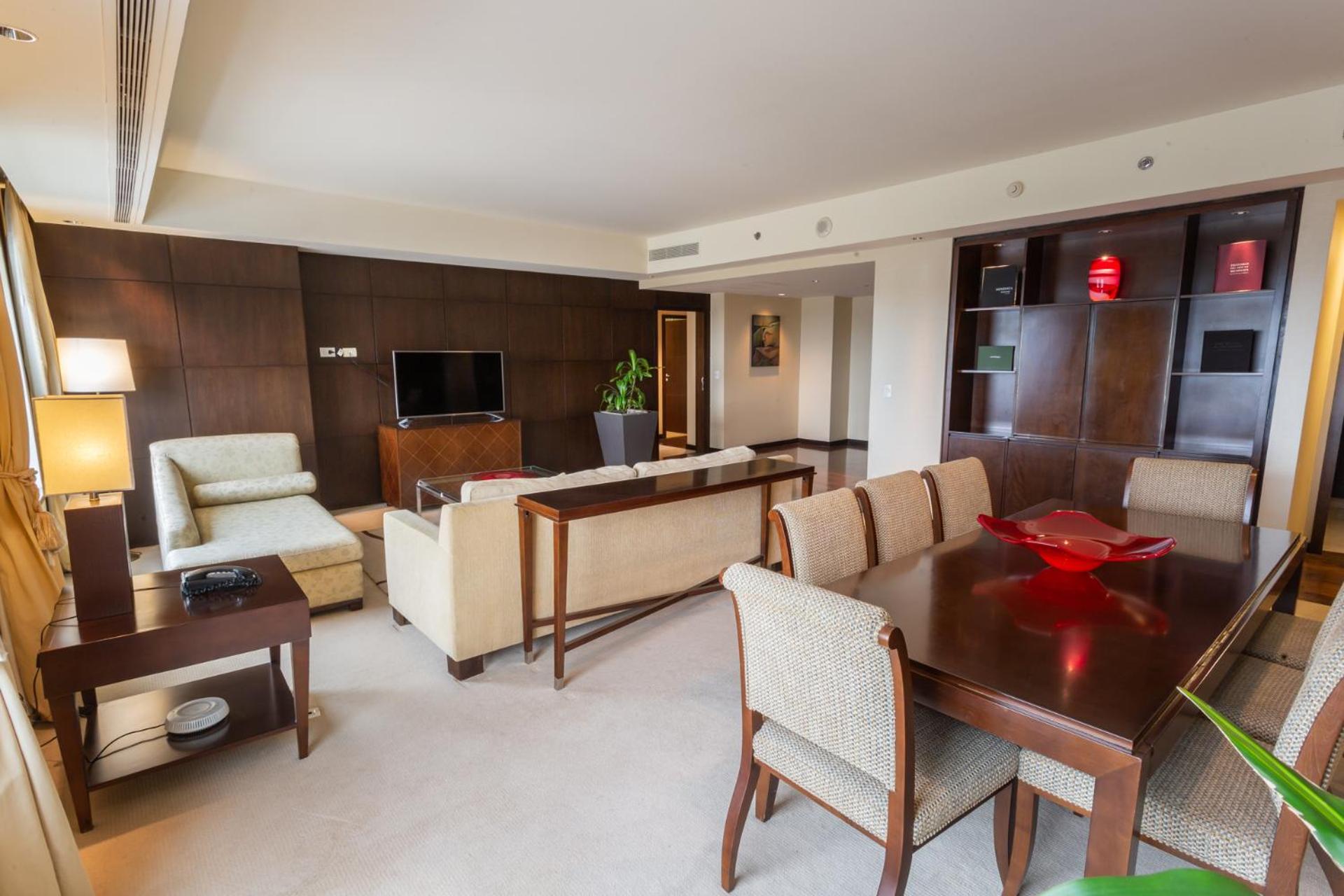Governor Suite, Club lounge access, Suite, 1 King, City view