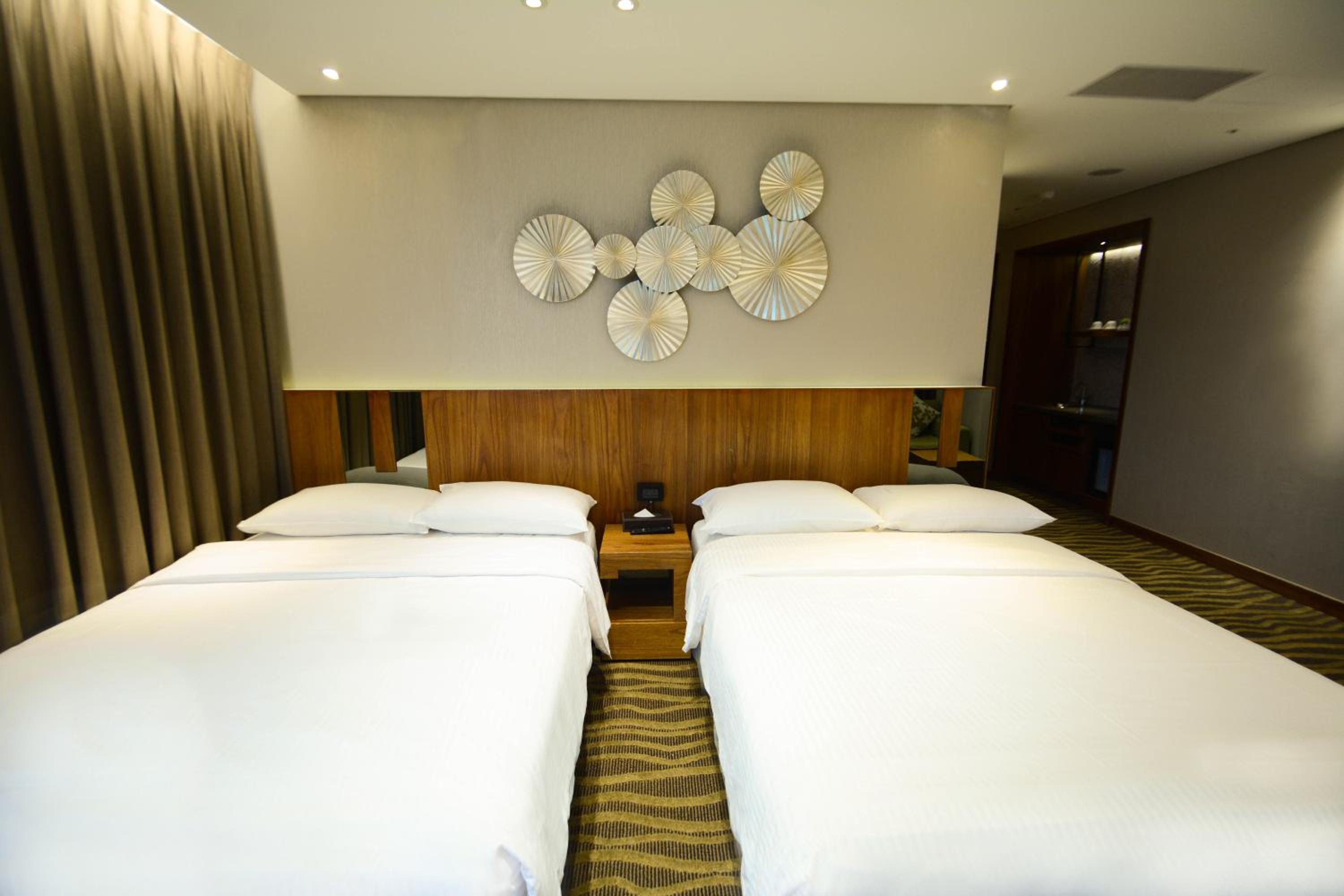Deluxe Family Room