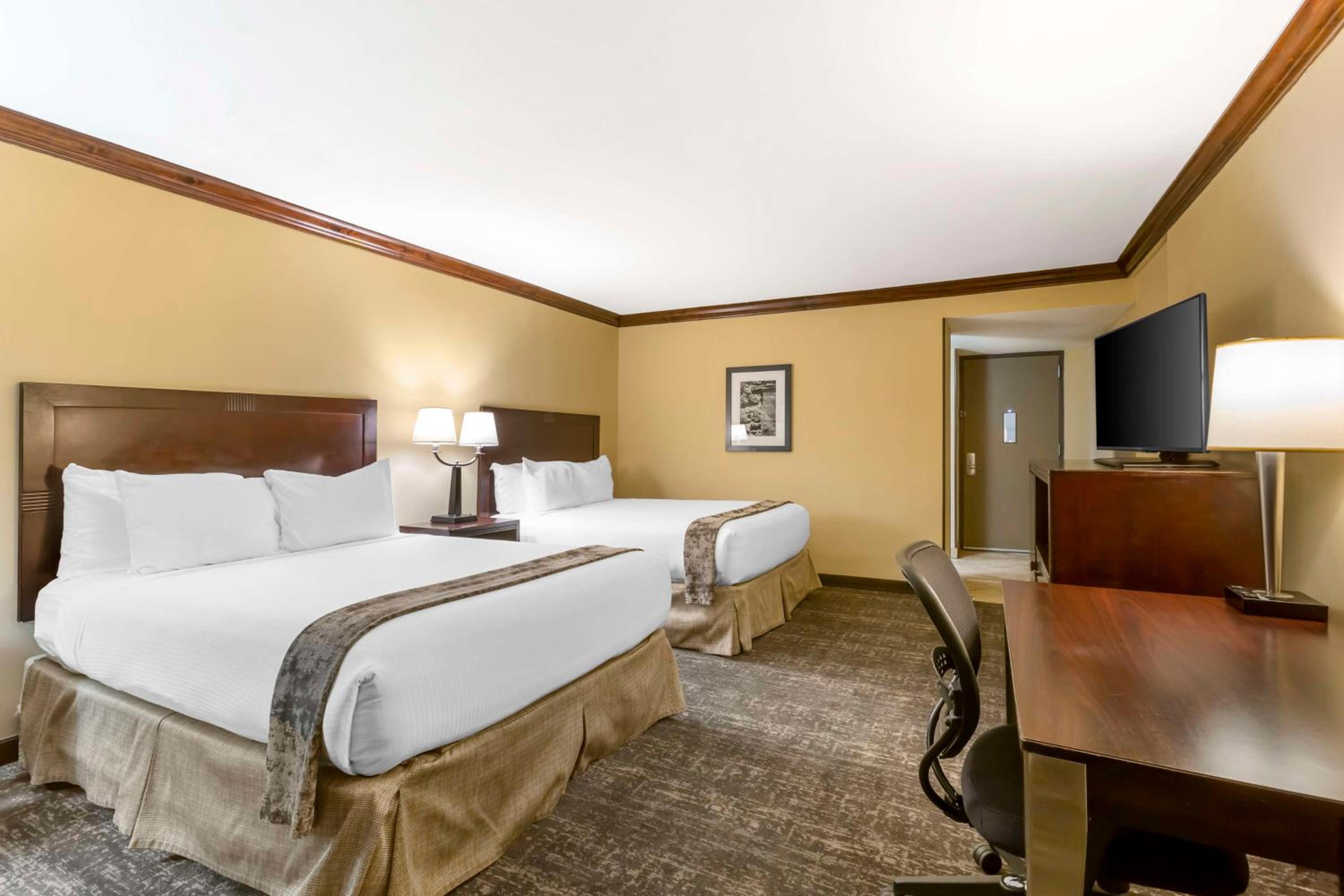 Queen Room with Two Queen Beds - Pet Friendly/Upstairs