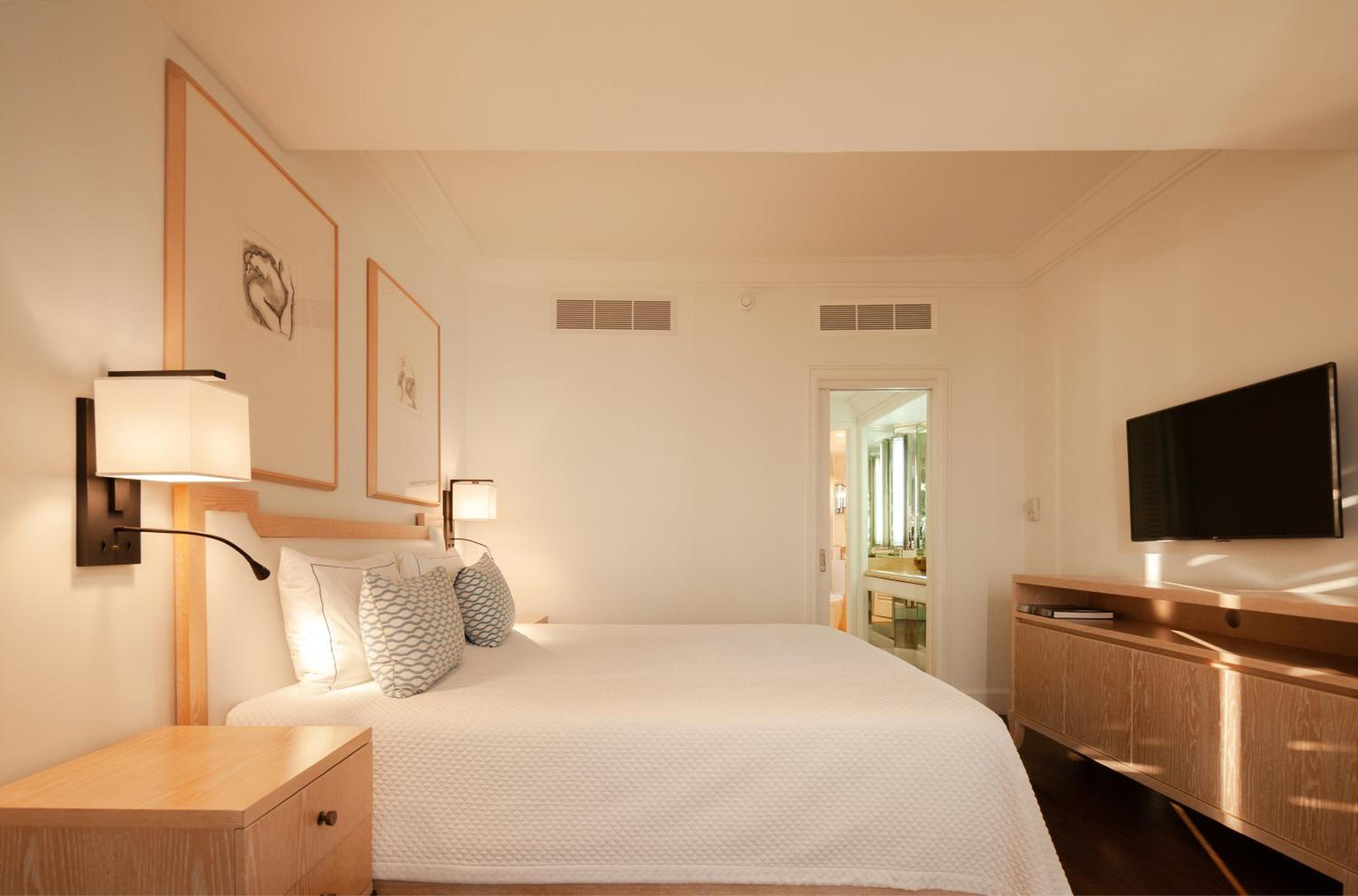 Two Bedroom Sea View Deluxe Suite