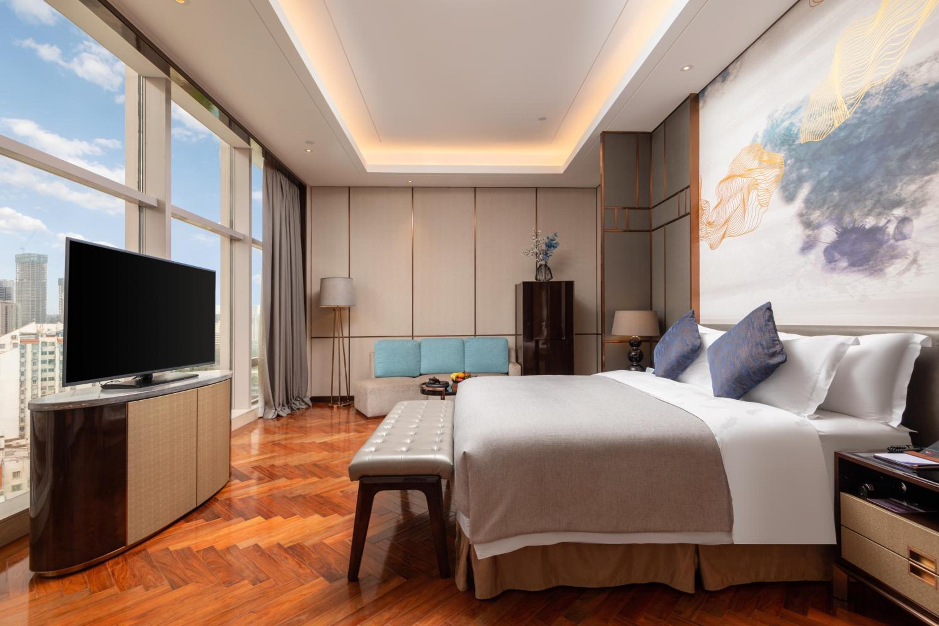Premier Business Queen Room