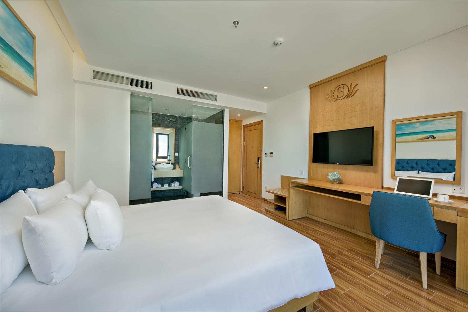 Deluxe Double Room with City View