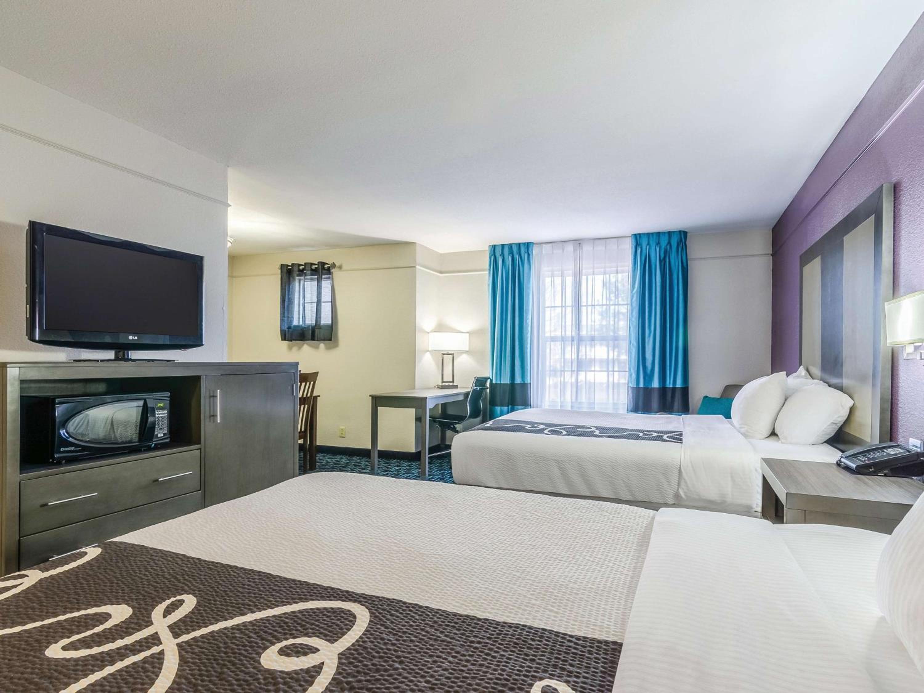 3 Queen Beds, Executive Room, Non-Smoking