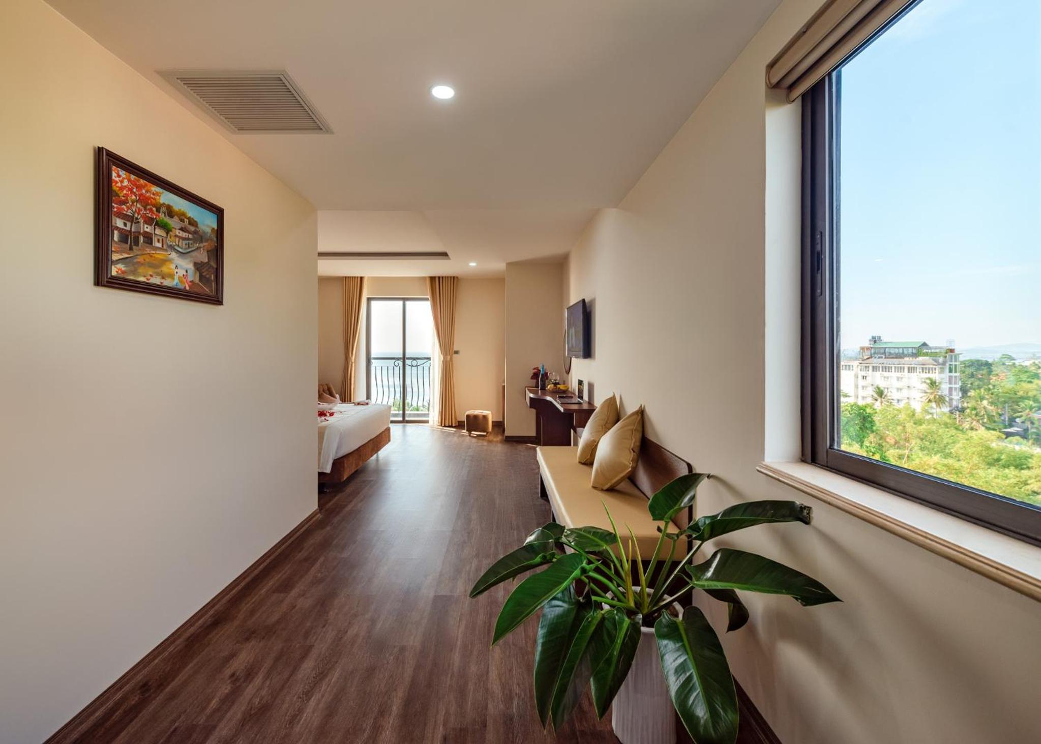 Deluxe Suite with Sea View