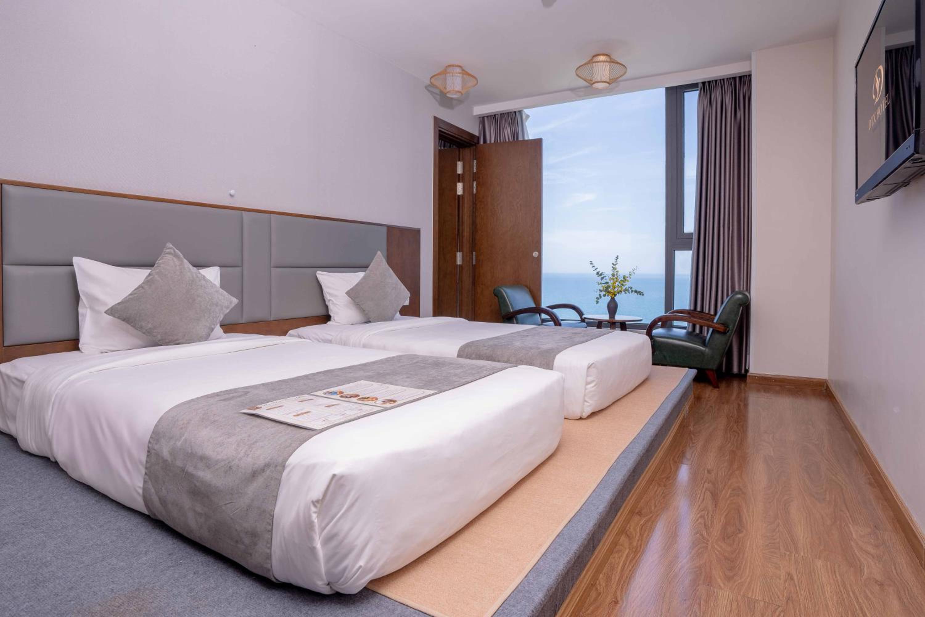 Deluxe Double or Twin Room with Sea View