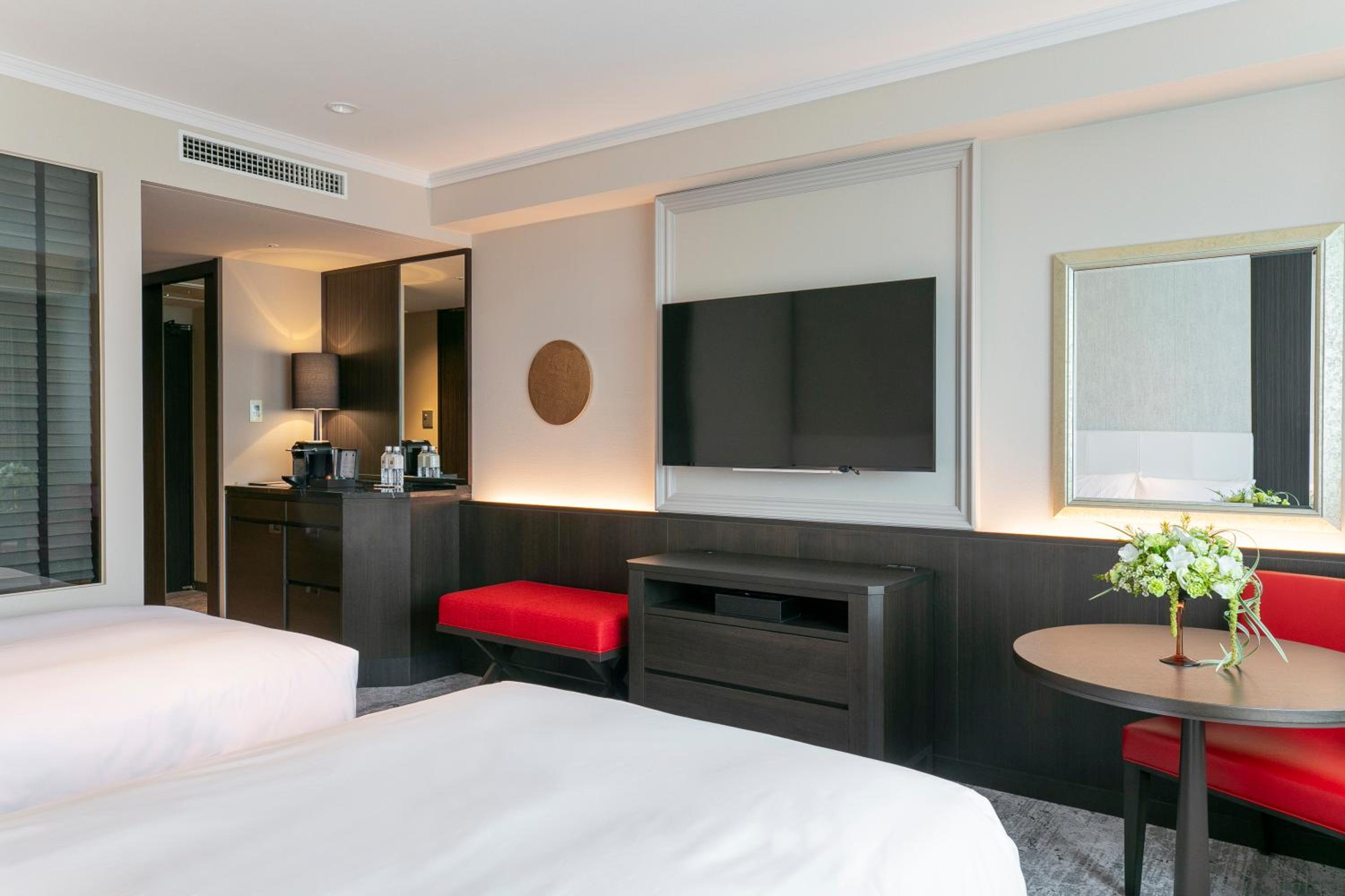 Executive Floor Twin Room with Separate Bathroom - Non-Smoking