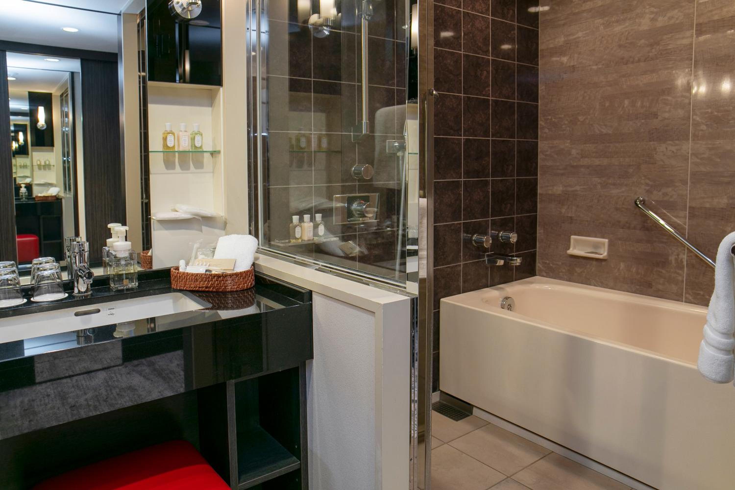 Executive Floor Double Room with Separate Bathroom - Non-Smoking