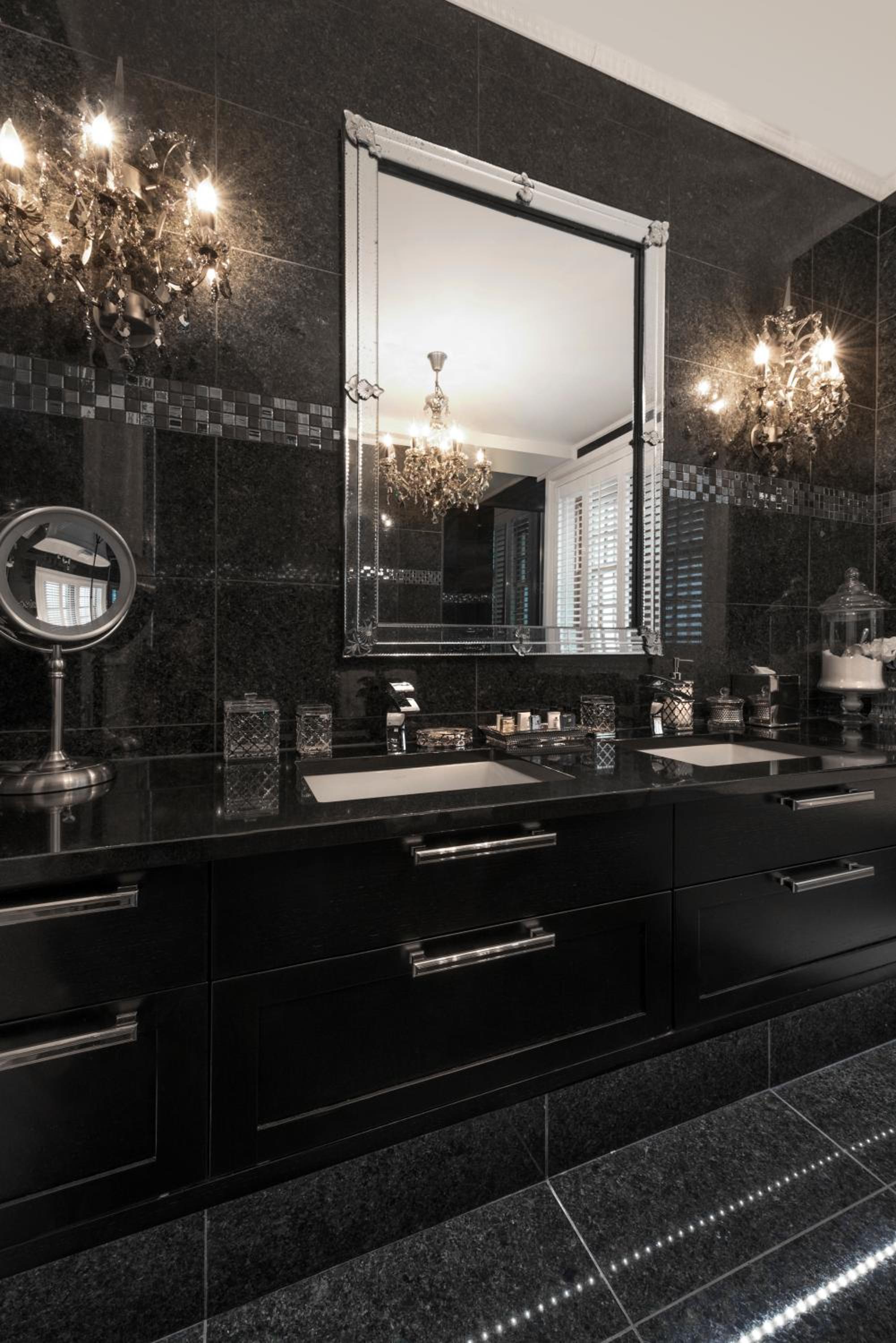 Queen Room in Penthouse 2 / Building B / No Kitchenette / Animals Not Permitted