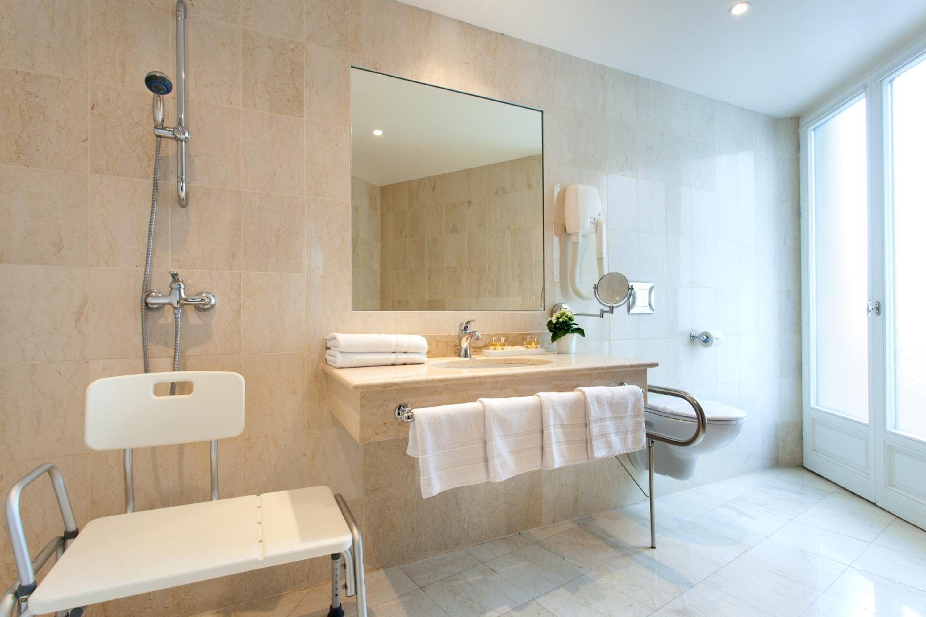 Superior Twin Room - Disability Access