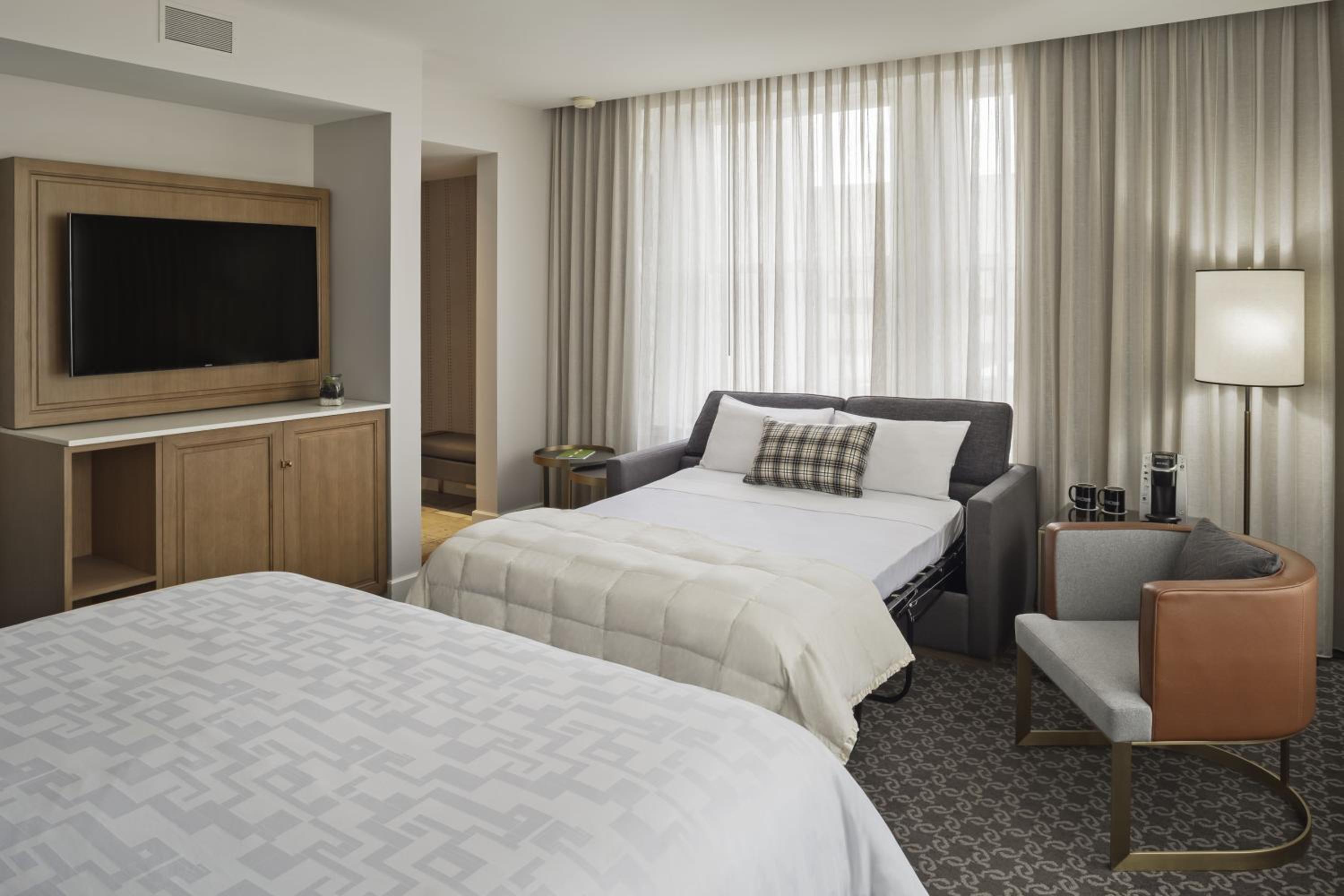 Deluxe King Suite