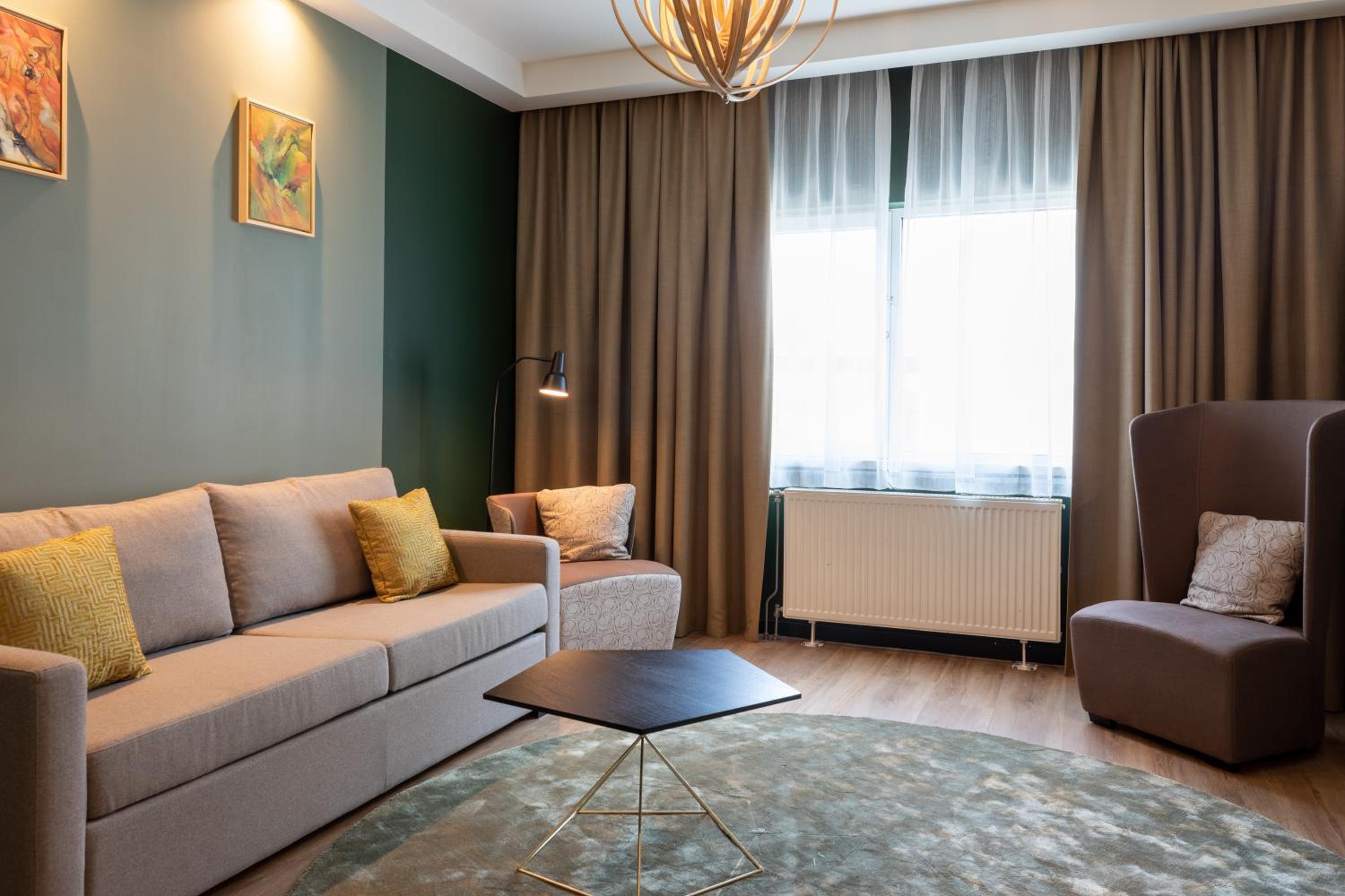 Deluxe Family Room
