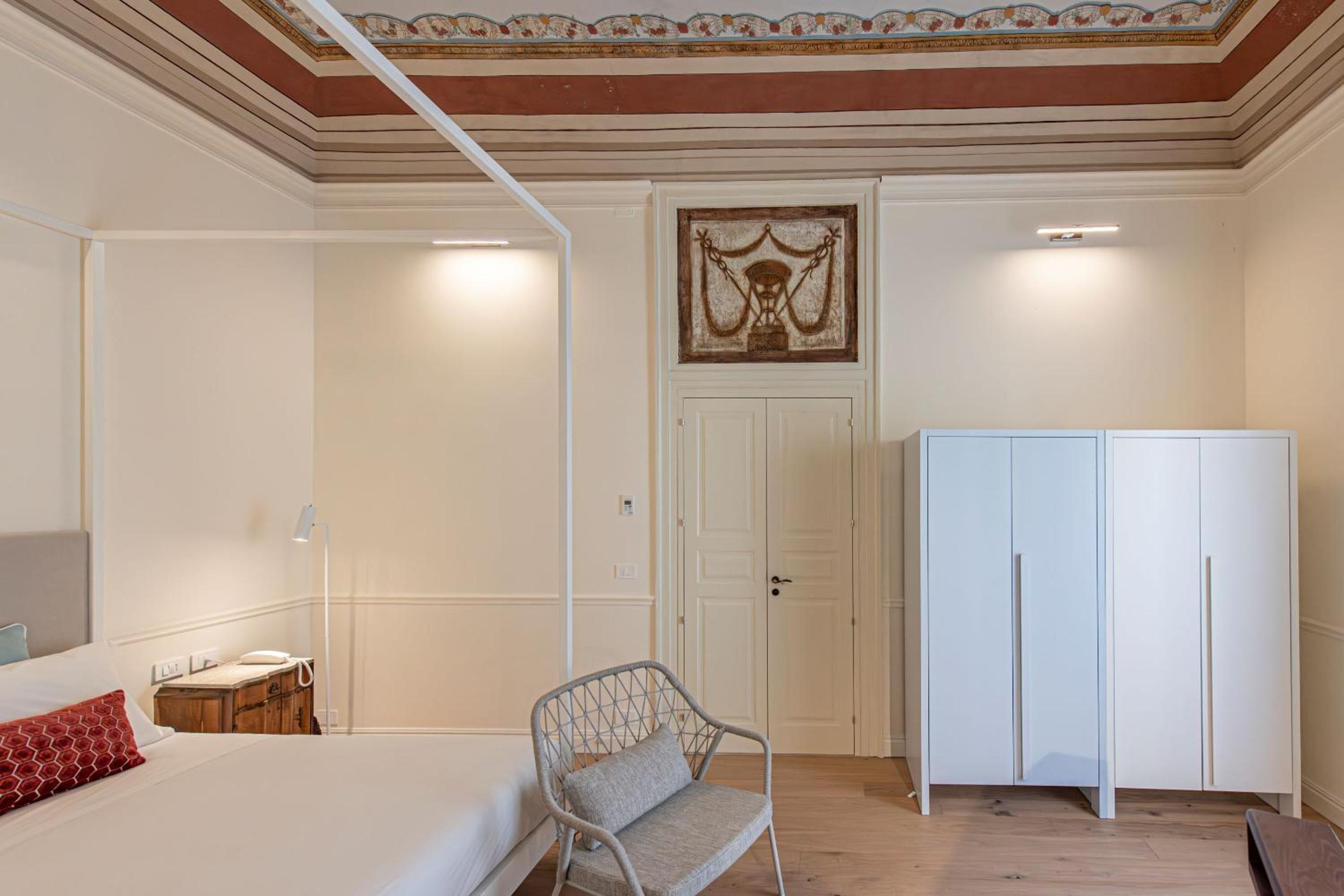 Deluxe Suite with Spa Bath and Sea View