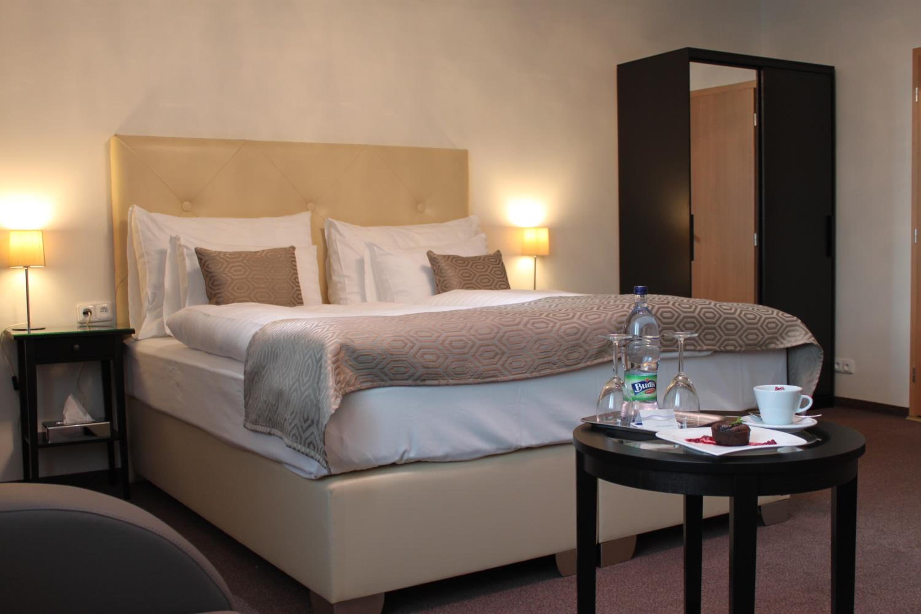 Deluxe Double Room with Shower