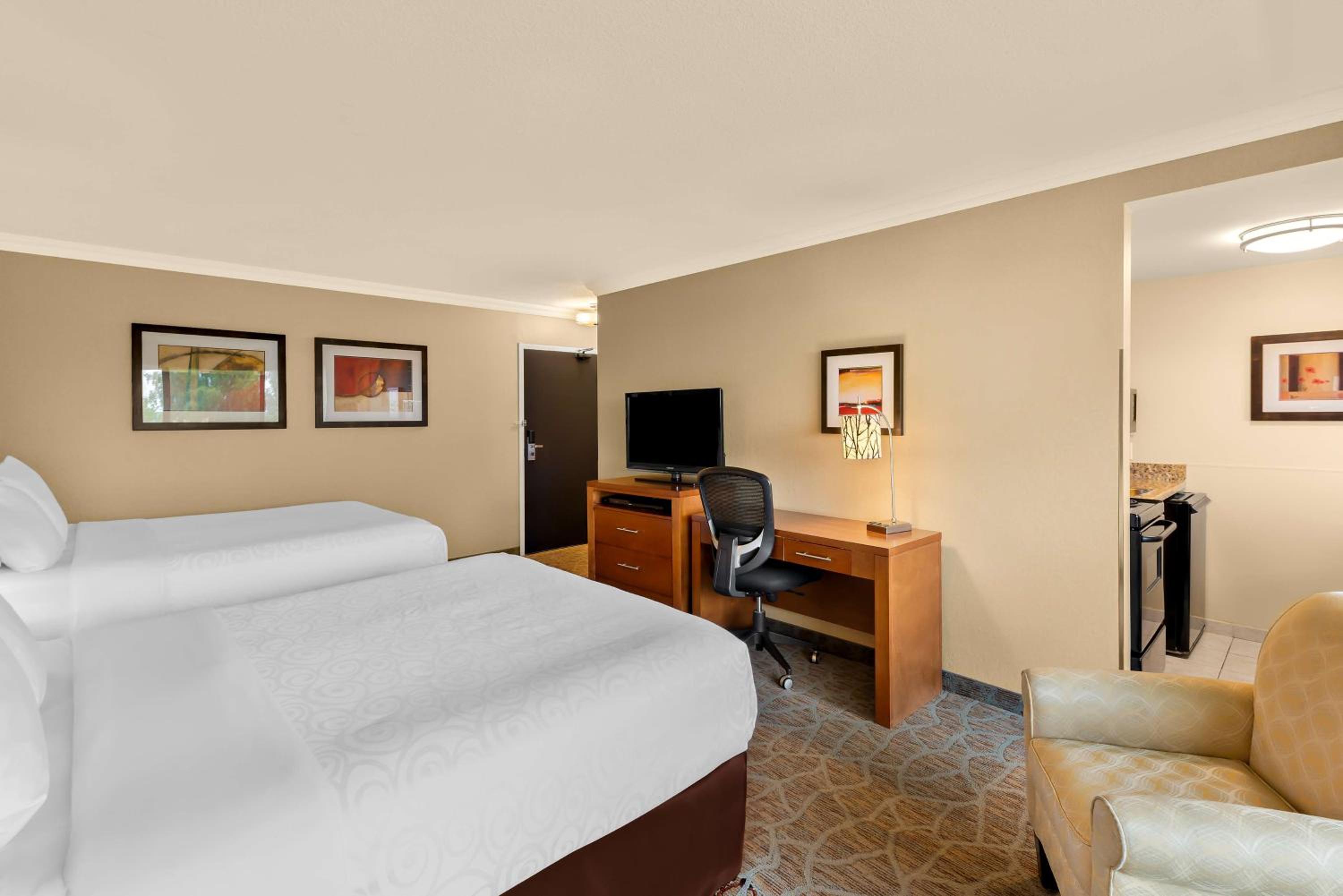 Queen Room with Two Queen Beds with Balcony - Non-smoking