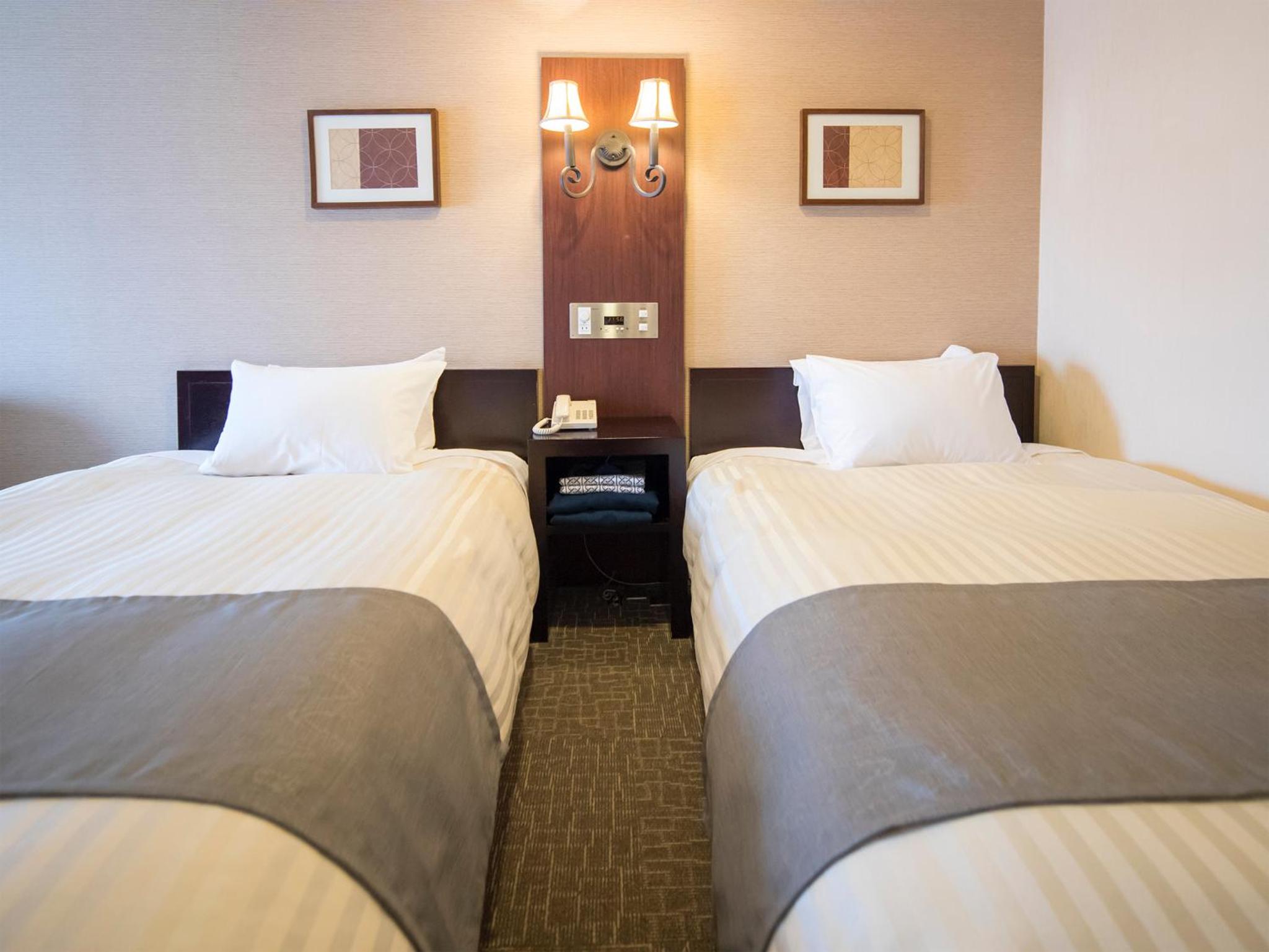 Twin Room B - Nonsmoking