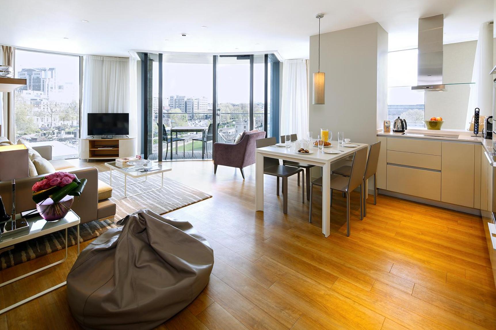 Deluxe Three-Bedroom Apartment with Tower Bridge View